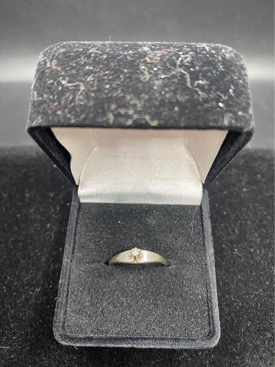 14kt white gold solitare engagement ring promise ring size 5 1/2