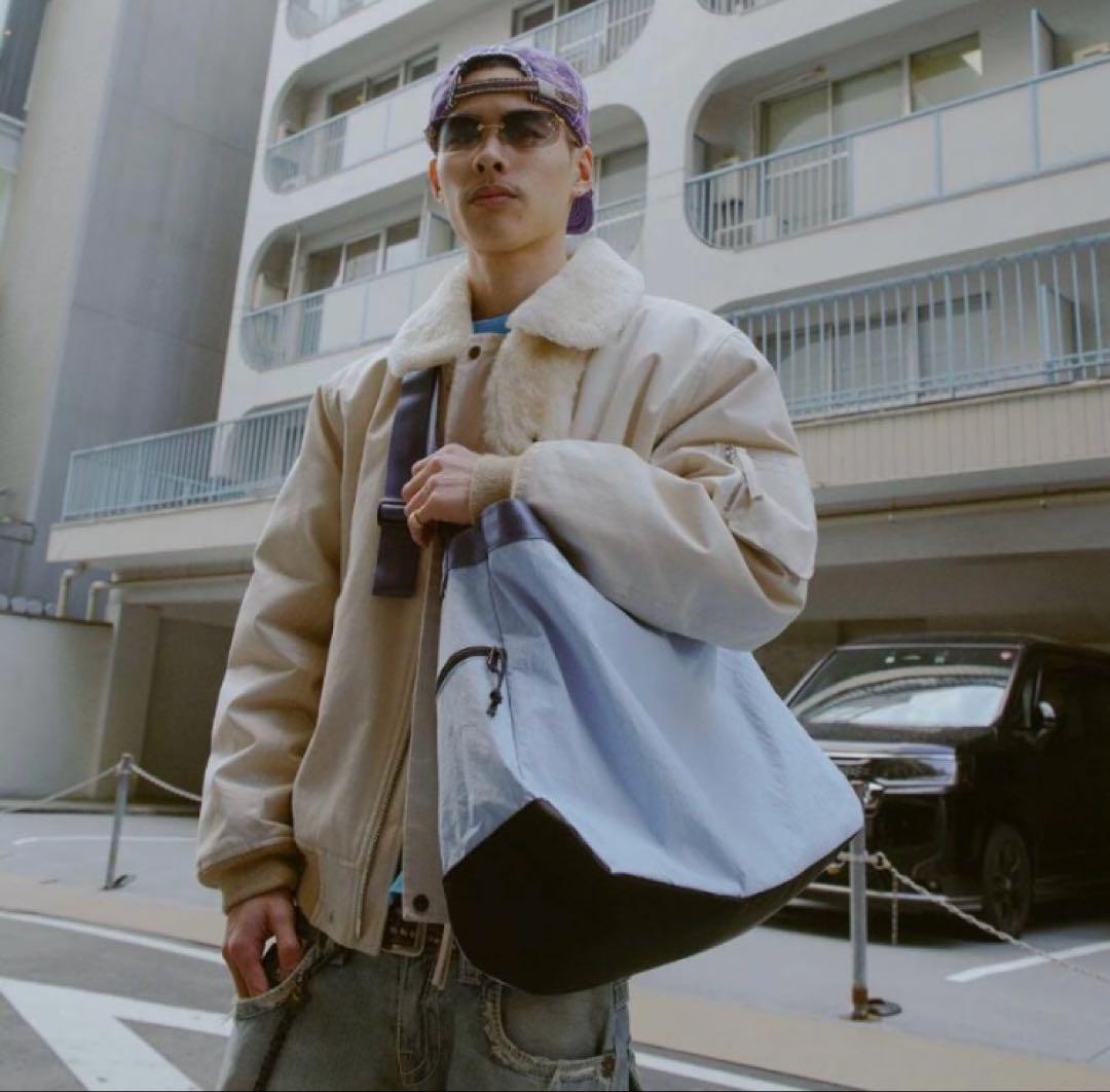 新規購入 NEWSPAPER CHROME New MESSENGER 26L Blue Sax バッグ