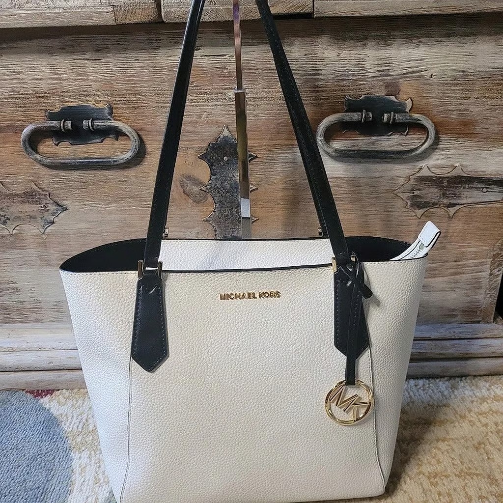 michael kors white bucket bag