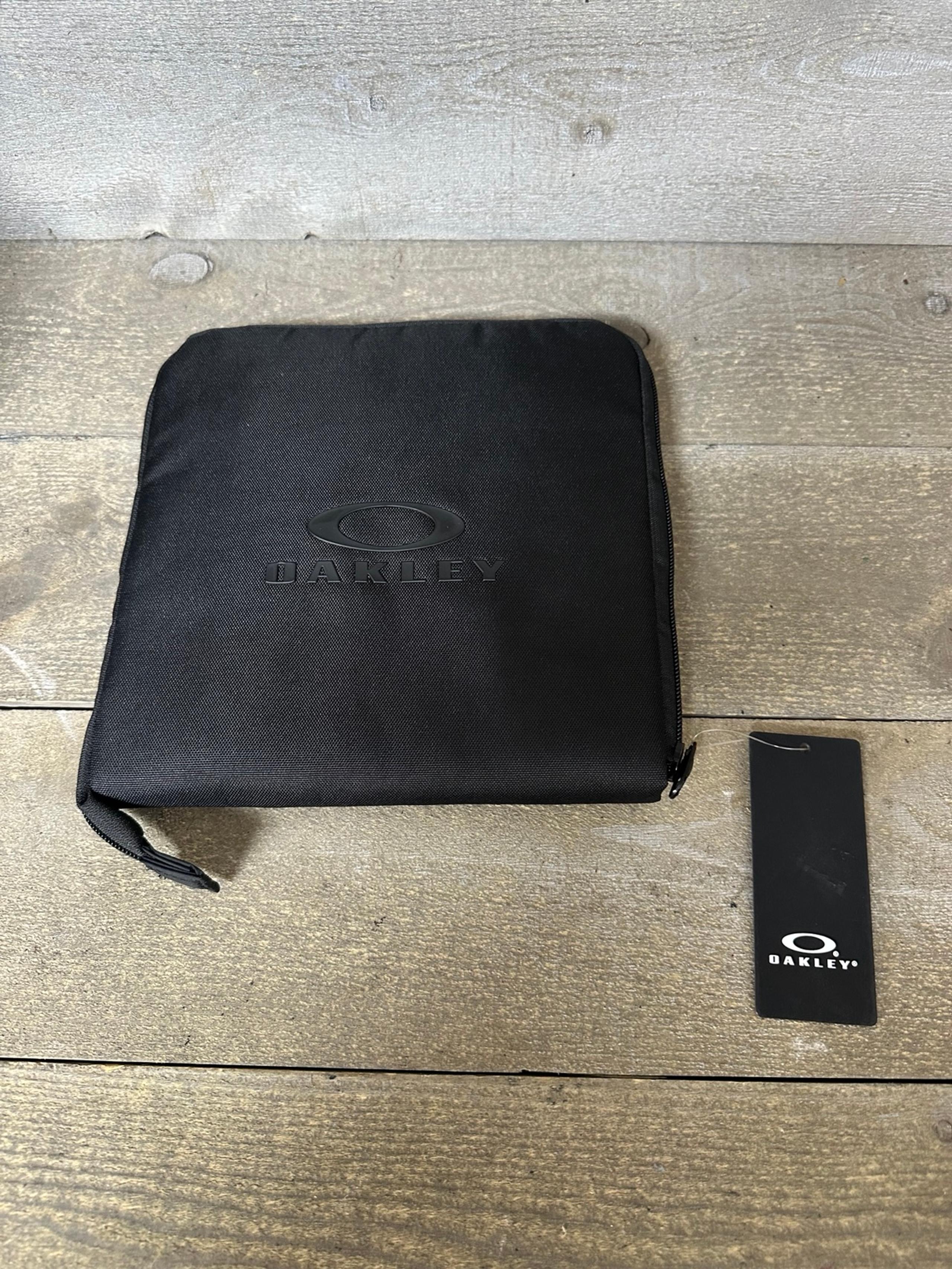 Oakley Packable Nylon Duffle Bag Blackout Black Zip 19” X 10” X 11” NWT