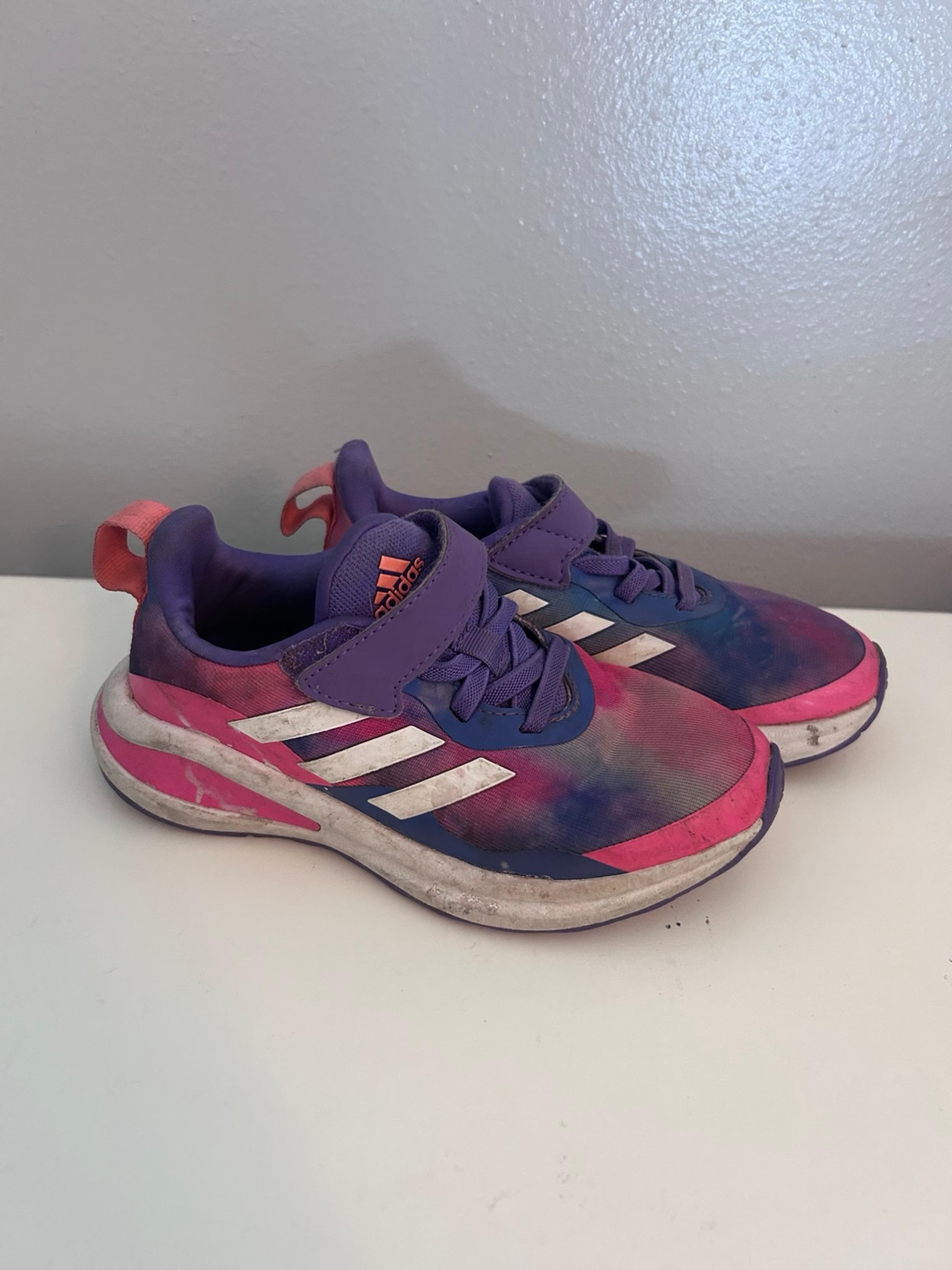 Girl’s Under armour shoes size 12