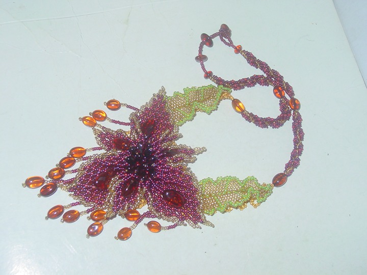 Outstanding Beaded Flower Necklace