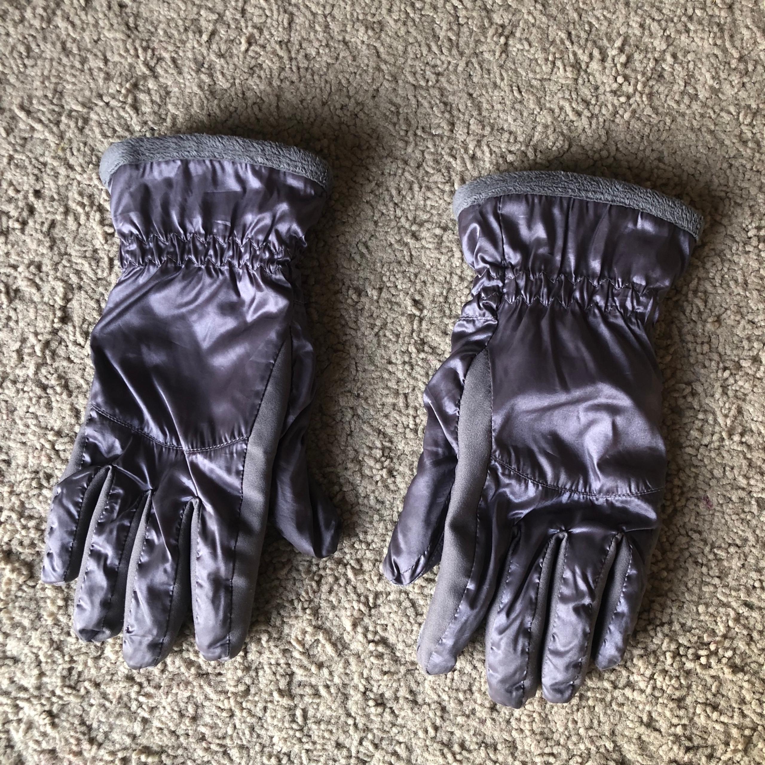 Isotoner Women’s Lined Touchscreen Gloves Purple