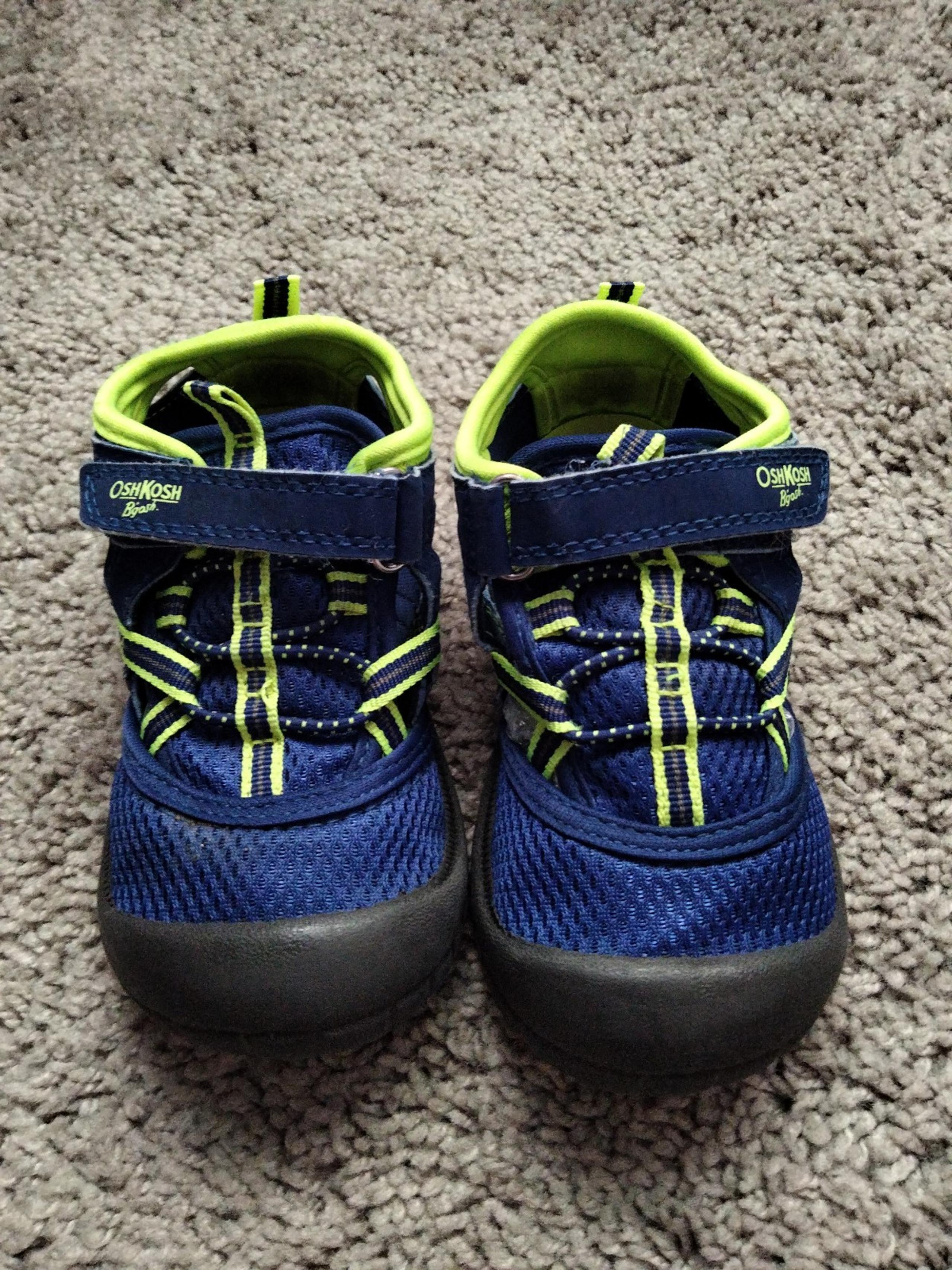 Oshkosh bgosh kids Paul boys athletic bumptoe sandals/water shoes size 8