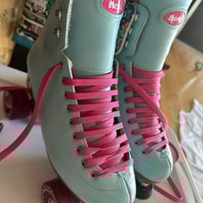 Moxi beach bunny roller skates size 10