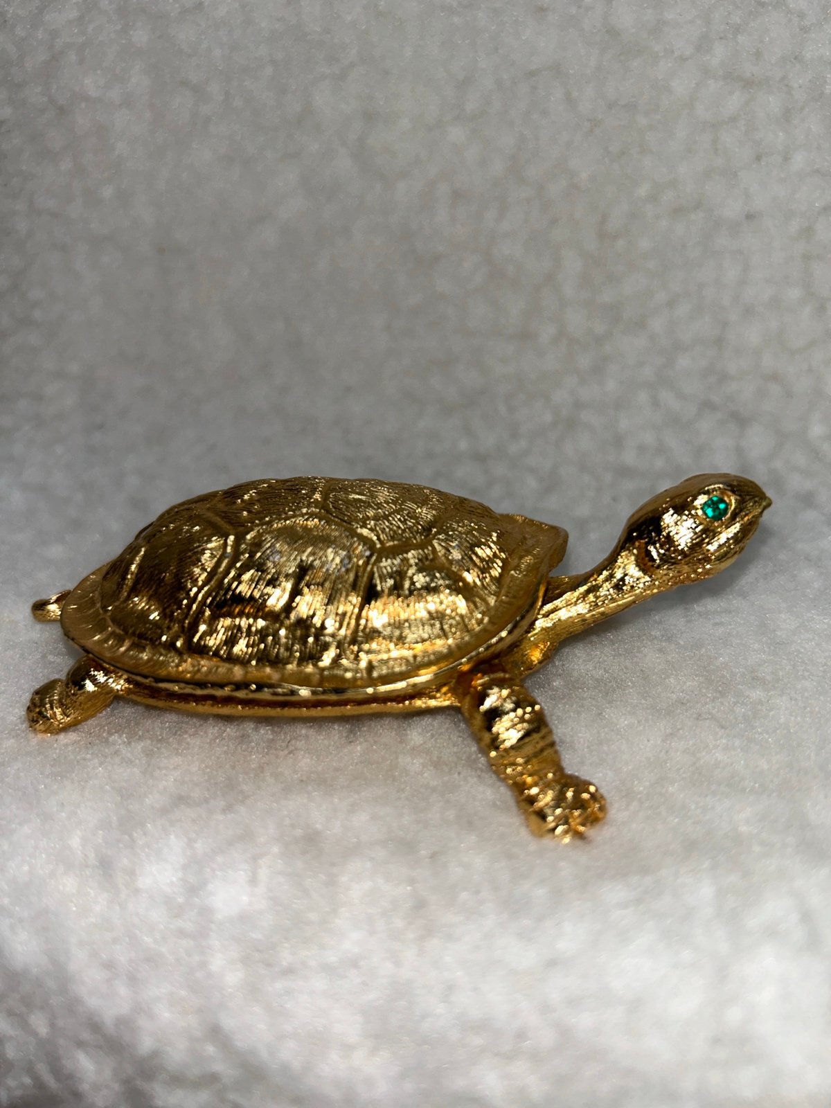 Turtle Trinket box gold 1965 MARHILL hinged jeweled emerald green eyes