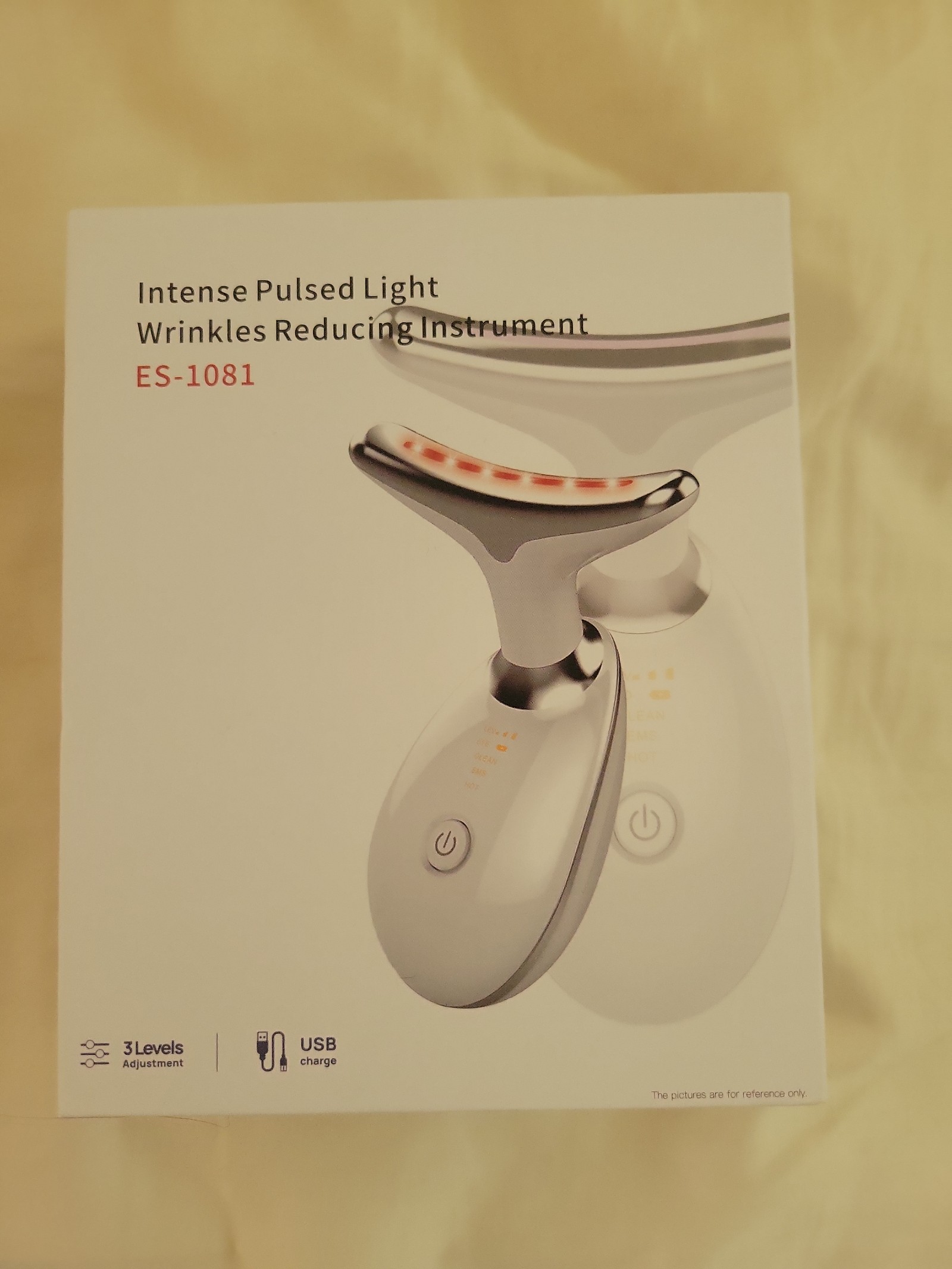 ES-1081 Intese Pulsed Light Wrinkle Reducing Instrument comes with USB charger.