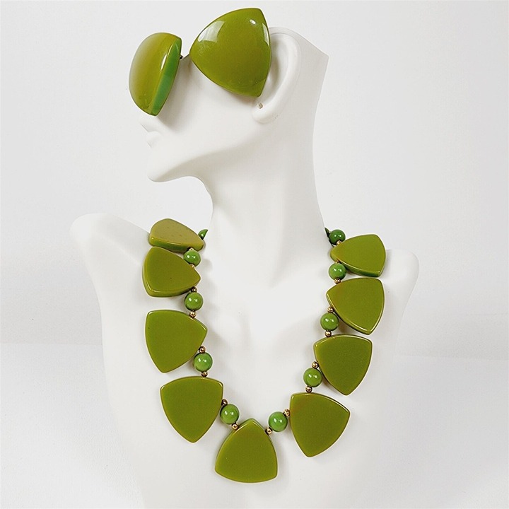 Vintage 1930s Green Bakelite Beaded Necklace & Clip on Earrings Set - 16