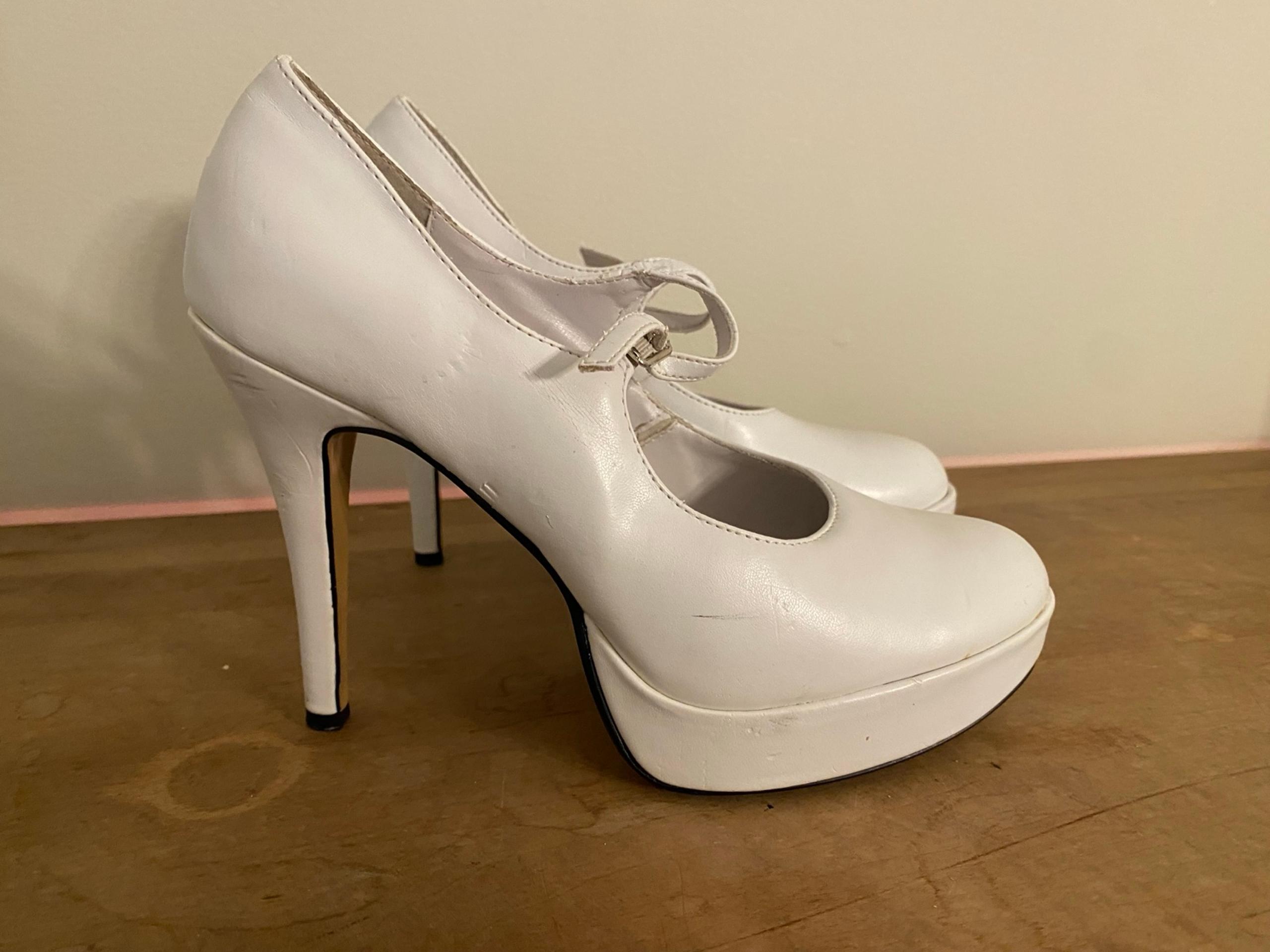 Frederick’s of Hollywood size 6 white heels pumps Mary Jane style