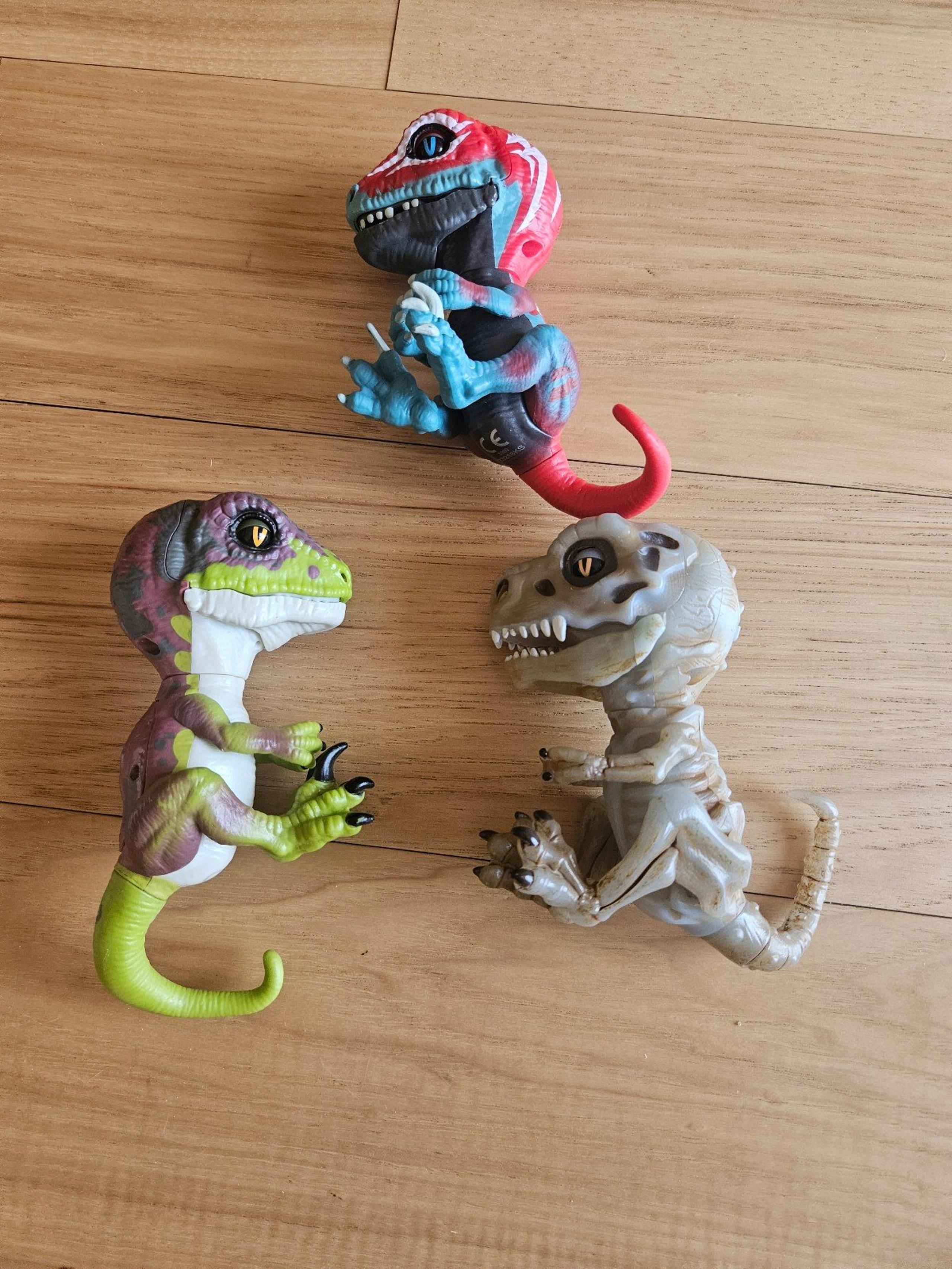 Untamed Skeleton Dino by Fingerlings Doom Bundle