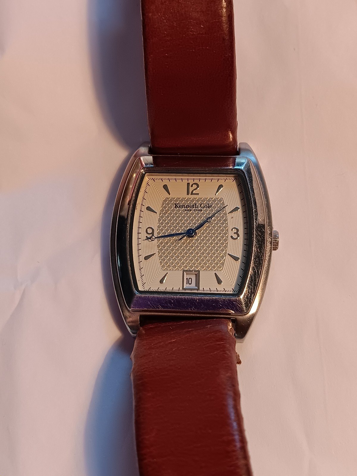 Vintage Kenneth Cole mens chronological analog working wristwatch