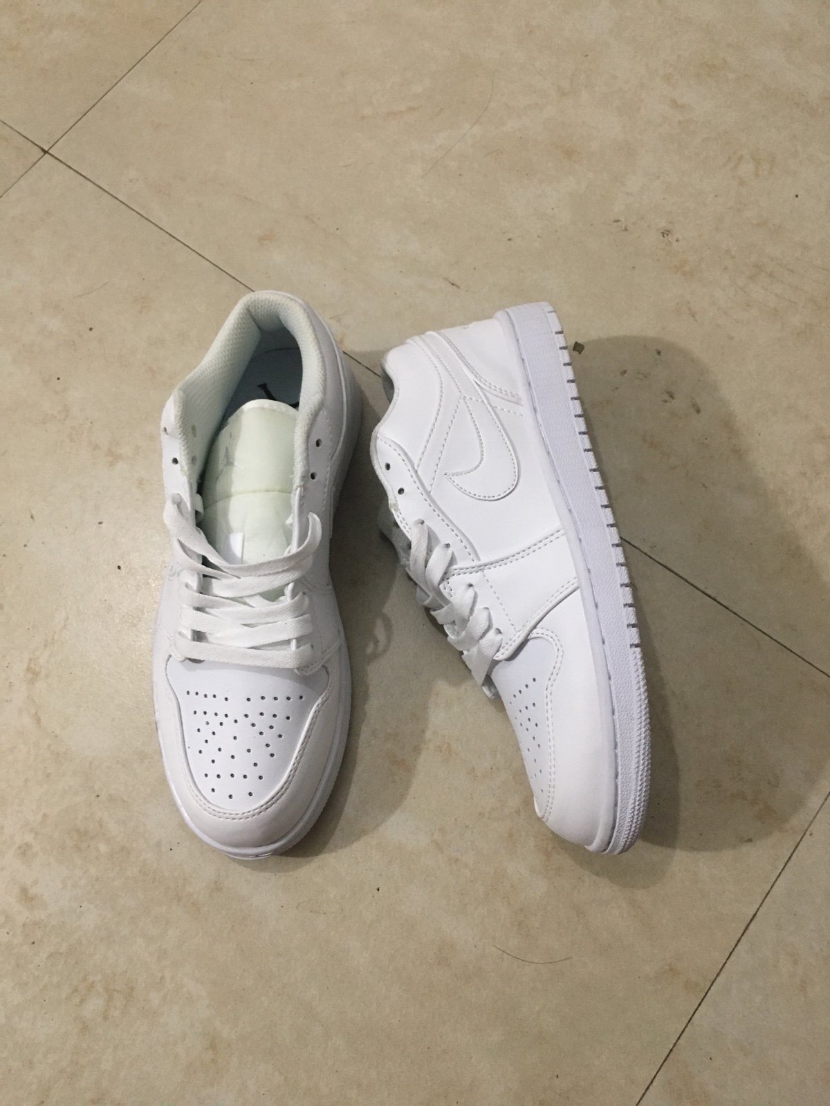 Nike air Jordan 1 low triple white size 8.5