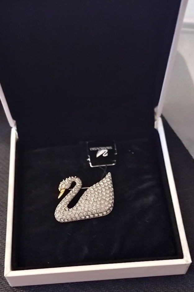 Swarovski Crystal Medium Swan Brooch/ Pin With Original Box- New w/Tag
