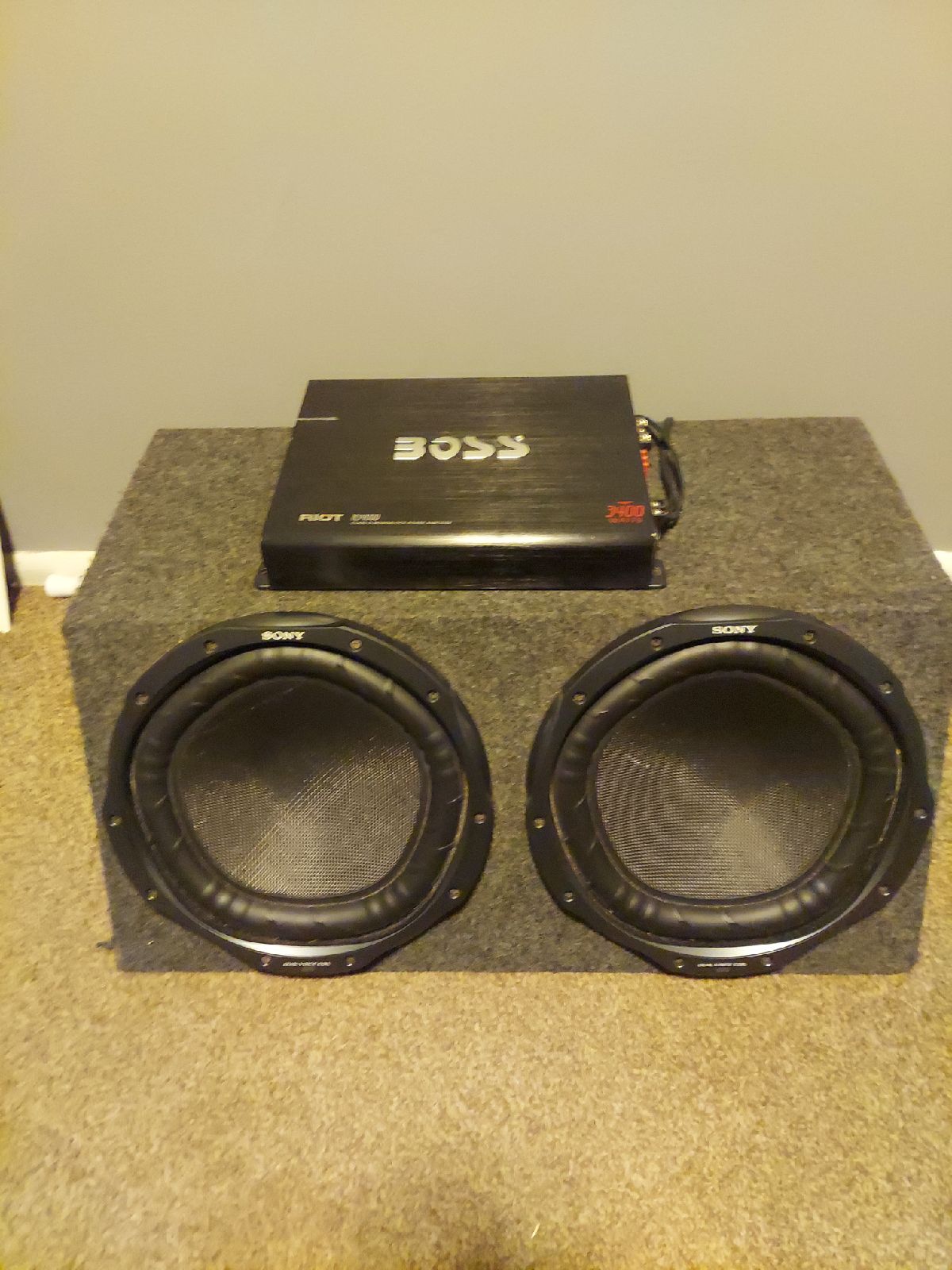3400 MONOBLOCK POWER AMPPLIFIER & 2 SONY 12' SPEAKERS IN BOX