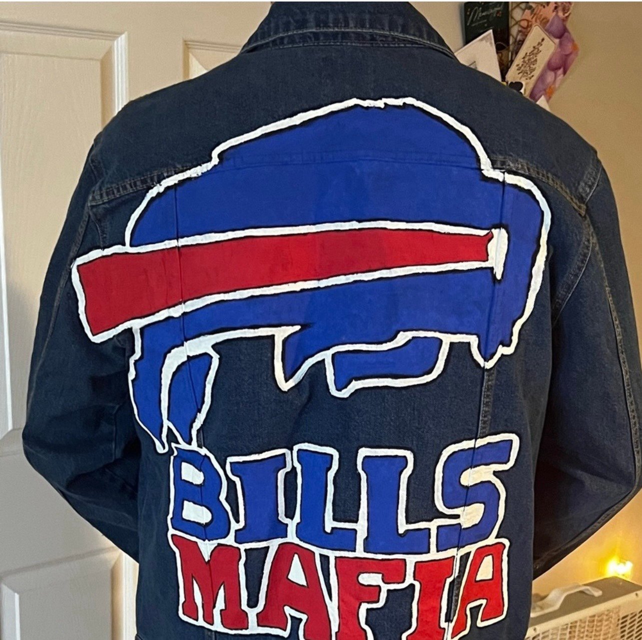 Custom hand painted Buffalo Bills Men’s Sz XL. Denim Jacket. NEW.