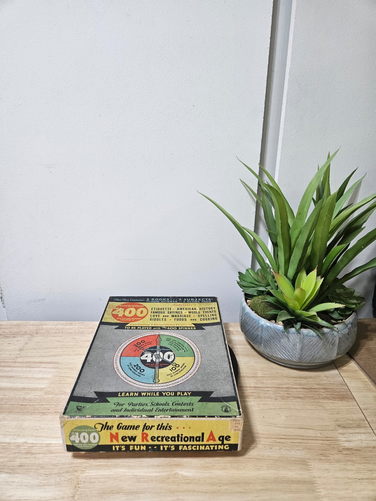 1933 Vintage Board Game The 400 Trivia Etiquette USA MADE New Recreational Age