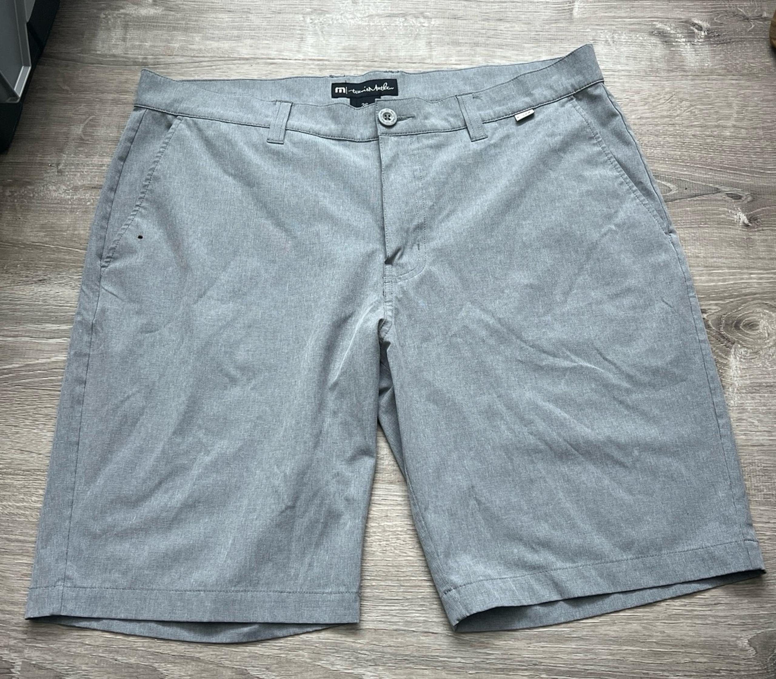 Travis Mathew gray size 36 Golf Shorts