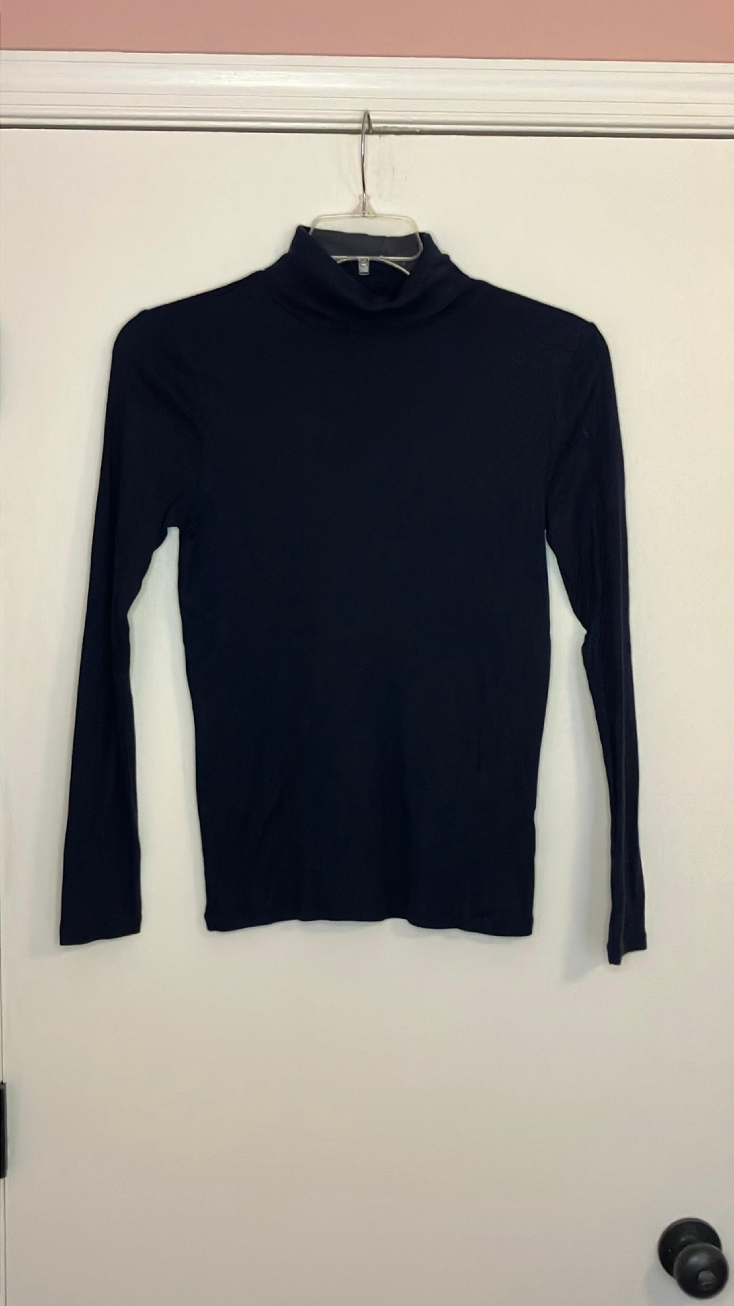 Gap navy turtleneck