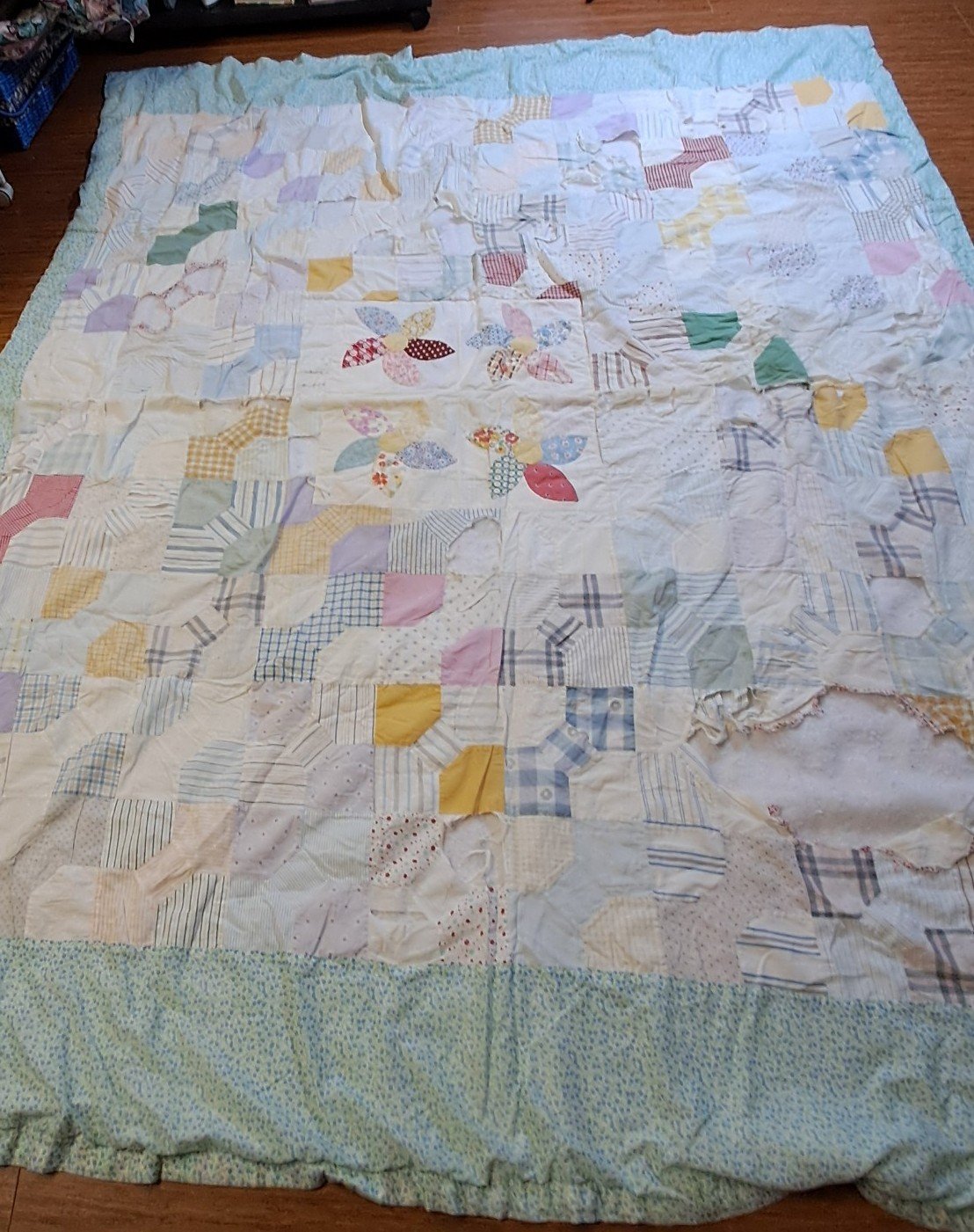 Quilt BOW TIES WITH APPLIQUE FLOWERS REVERSIBLE TATTERED AND TORN VINTAGE #59