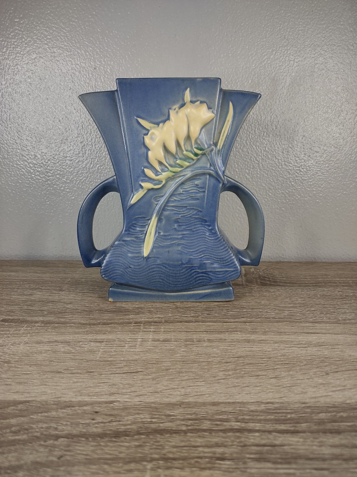 Roseville Pottery Freesia 200-7 Art Deco