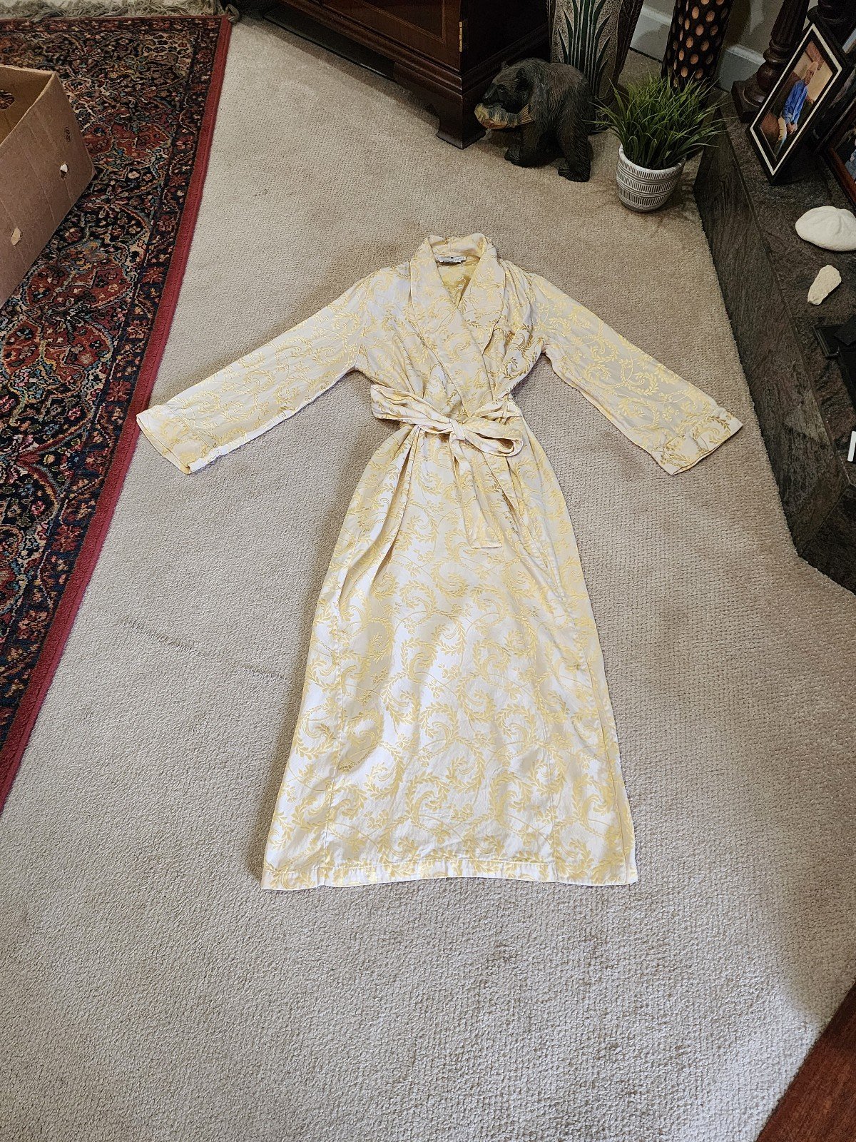 Saks Fifth Avenue Vintage Silk Blend Gold Pasley Robe Size Large