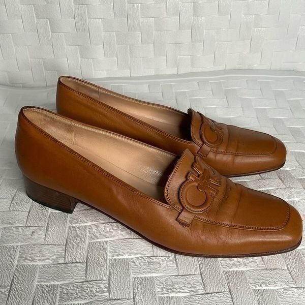 Salvatore Ferragamo Gantini Womens 8 AA Low Heels Brown Square Toe Pumps EUC