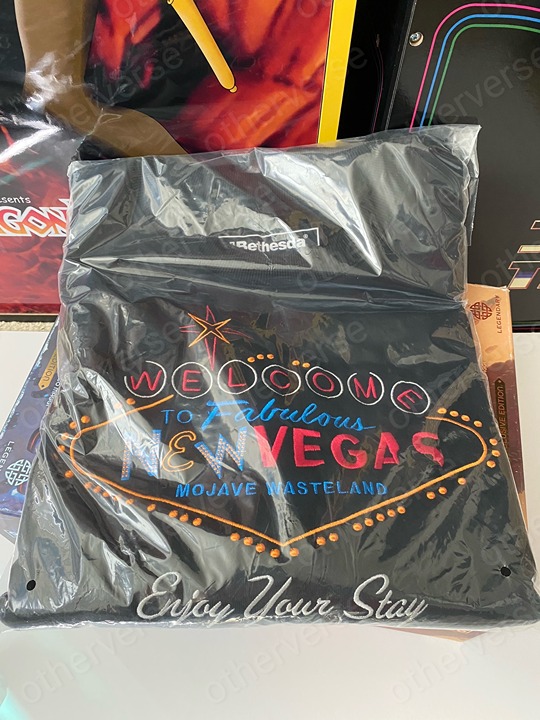 Fallout New Vegas Neon Sign Fabulous Crewneck Sweatshirt Sweater Size 3XL