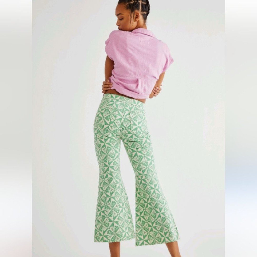 Free people we the free youthquake print crop flare high rise green jeans sz 27