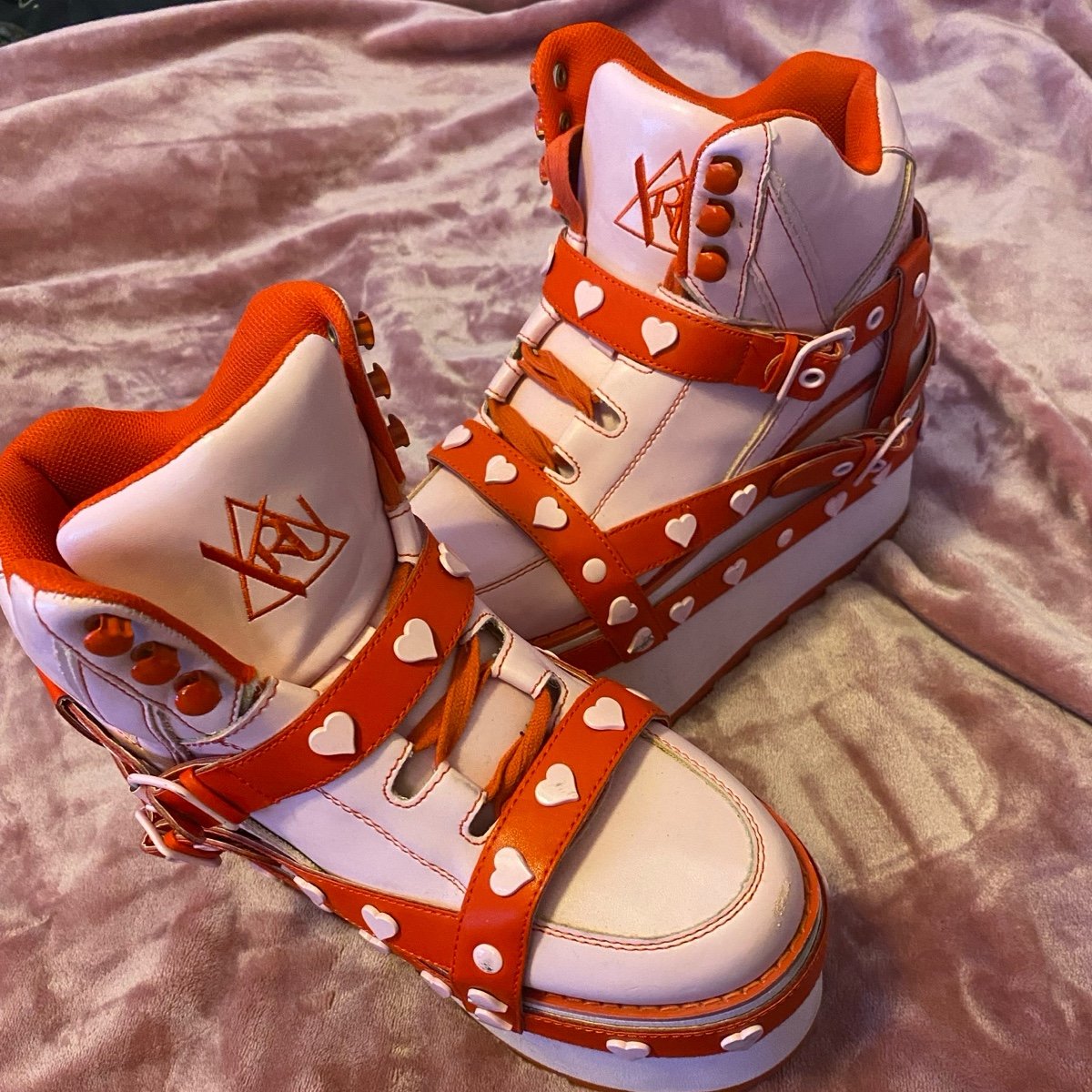 YRU qozmo bondage platforms