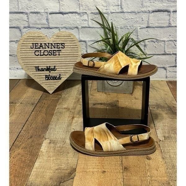 Born carah sandals Size 11 Excellent condition Glazed Ginger Suede (Multicolo