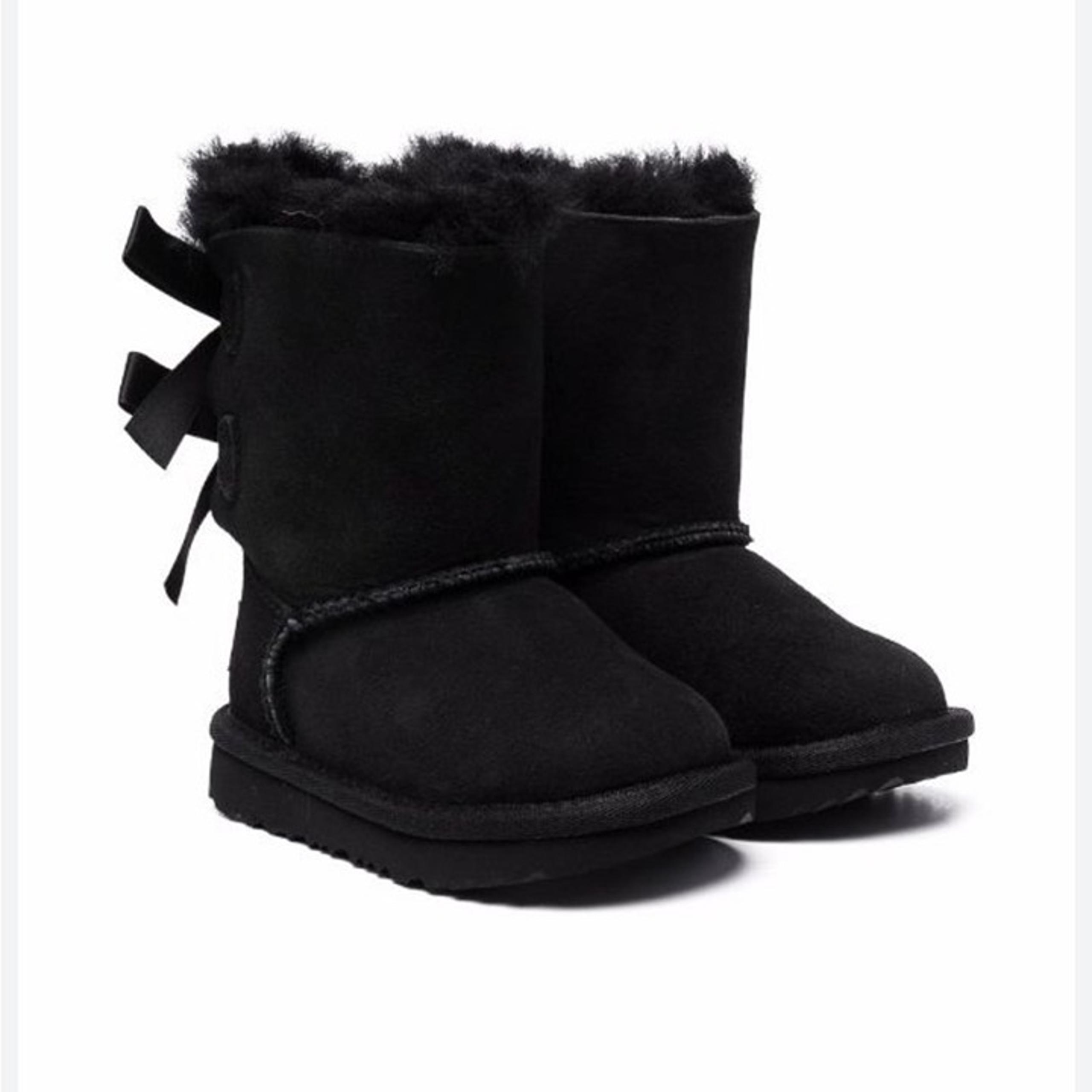 Ugg Australia Kids Bailey Bow ll Winter Snow Boots Black Youth Girls Size 9
