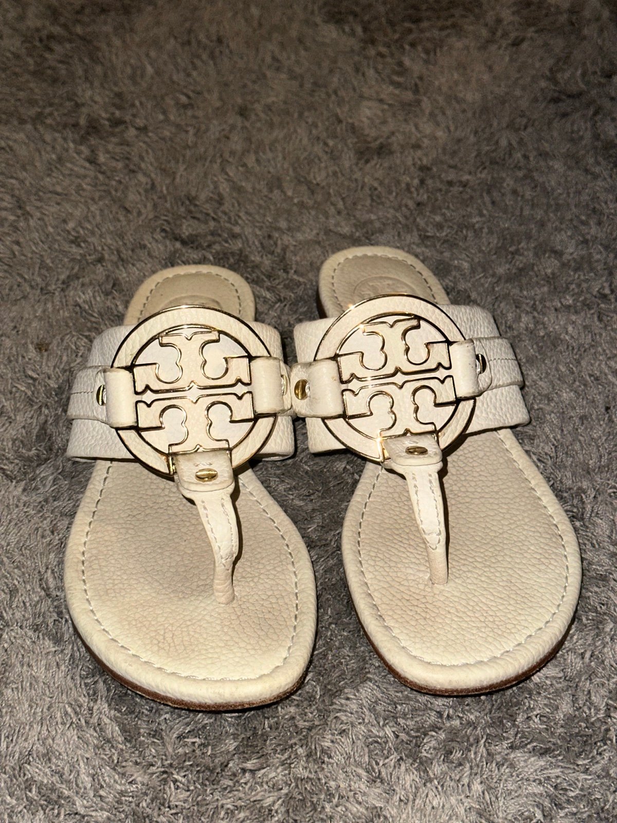 TORY BURCH CREAM AMANDA Tumbled Leather Thong Sandals 5.5