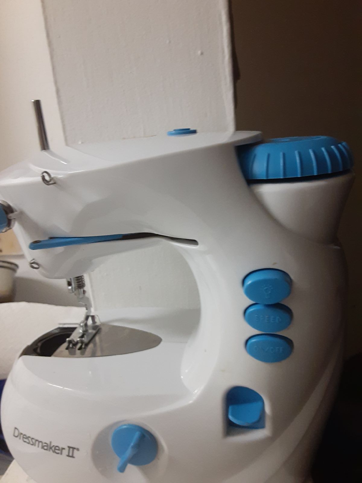 mini sewing machine