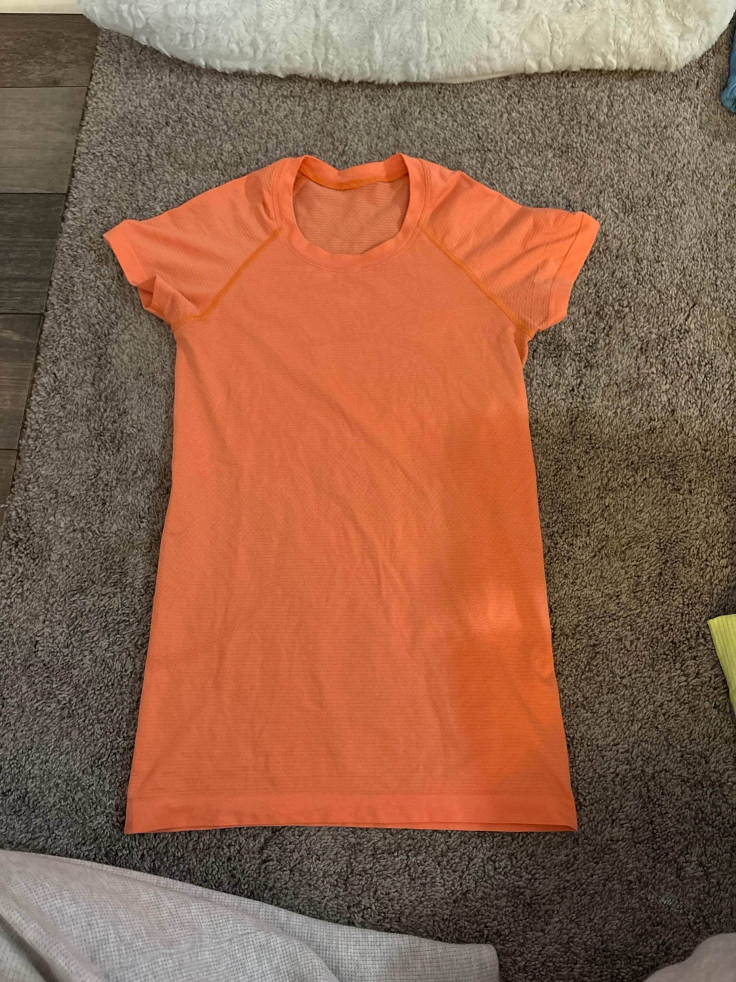 Lululemon Swiftly Tech Short Sleeve 2.0 Waist Length Size 4 Orange Soda