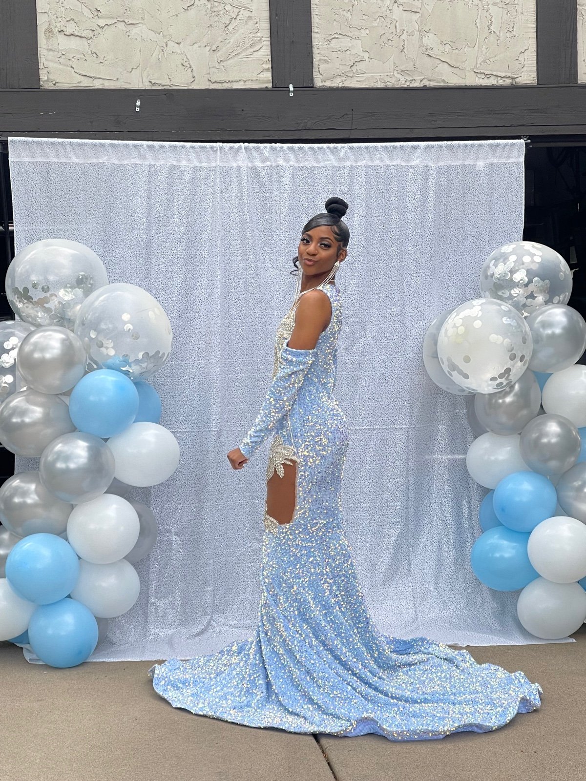 Hello I am selling my old prom dress it has only been wore the night of