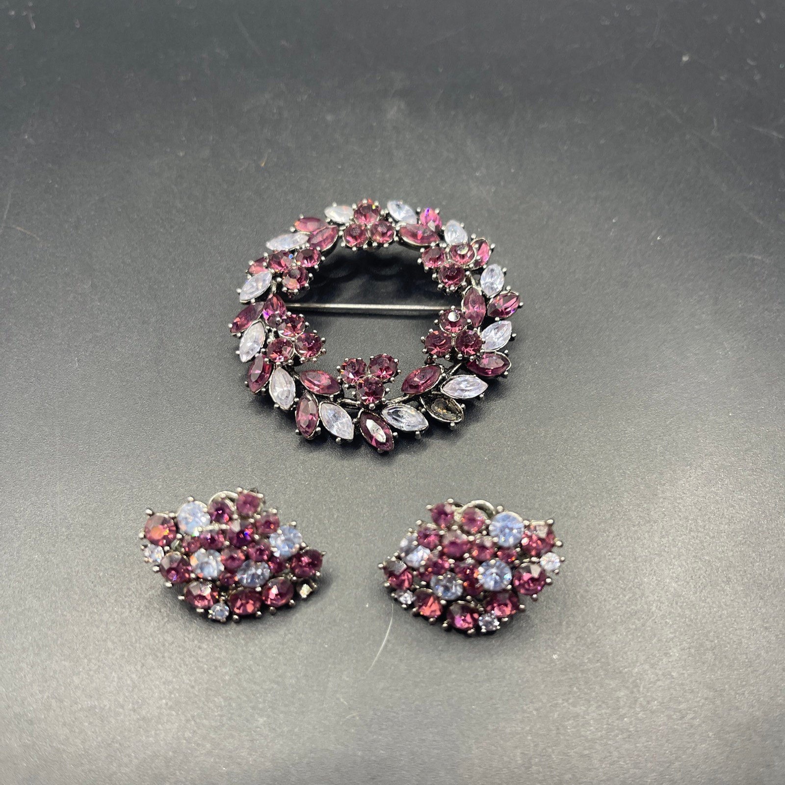 brooch and earrings set signed Crown Trifari purple & blue stones 021223@