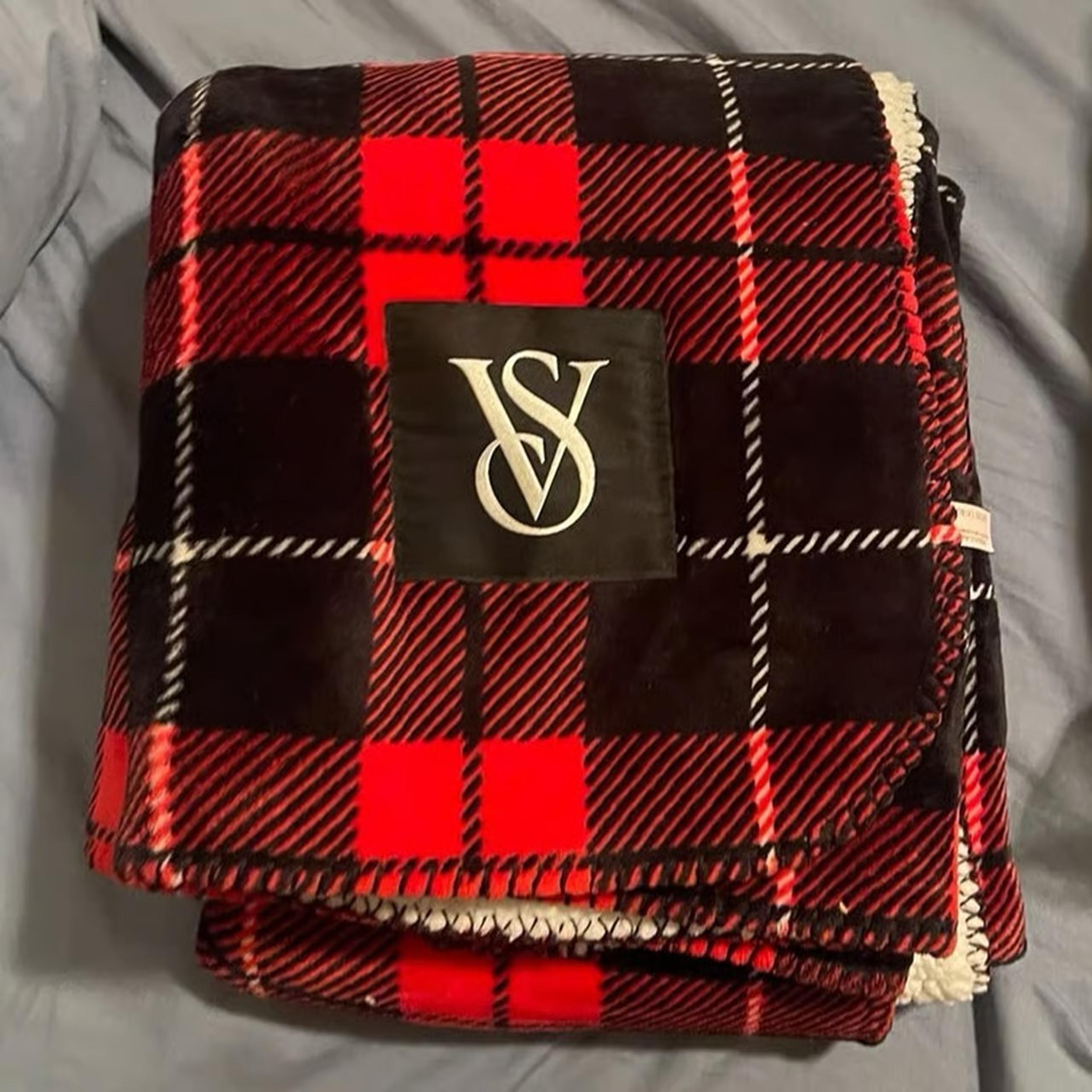 *NEW* Victoria's Secret Black Red Plaid Logo Cozy Plush Sherpa Blanket