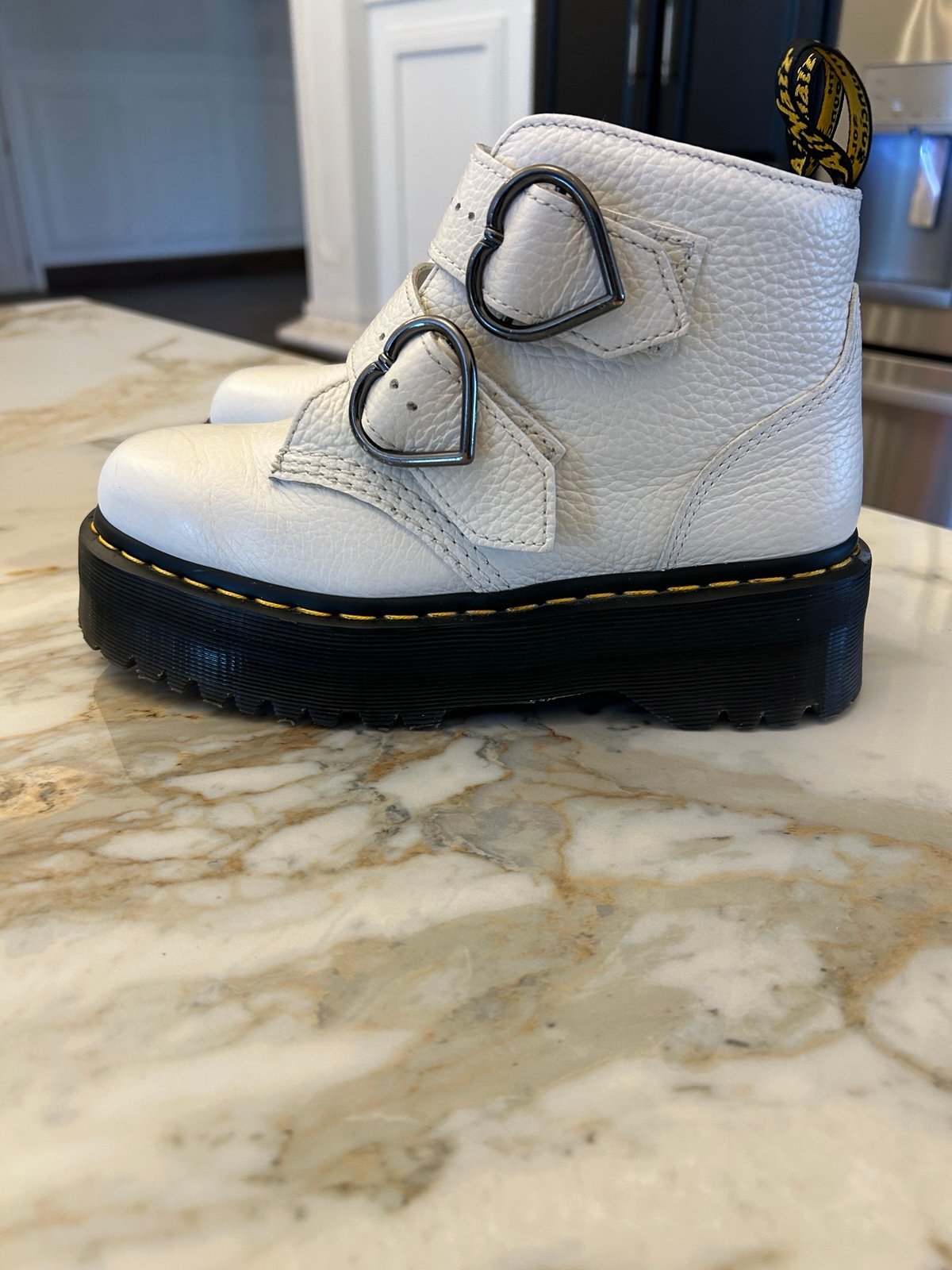 Dr. Martens devon heart boots platform size 7