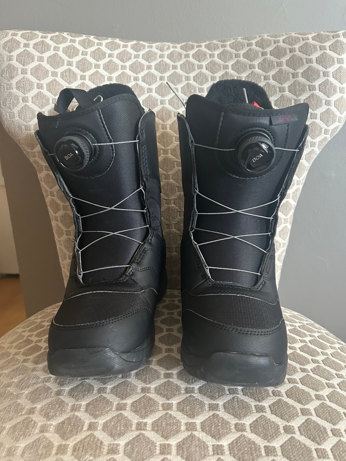 Women’s Burton MINT BOA Snowboard Boots - Sz 8.5