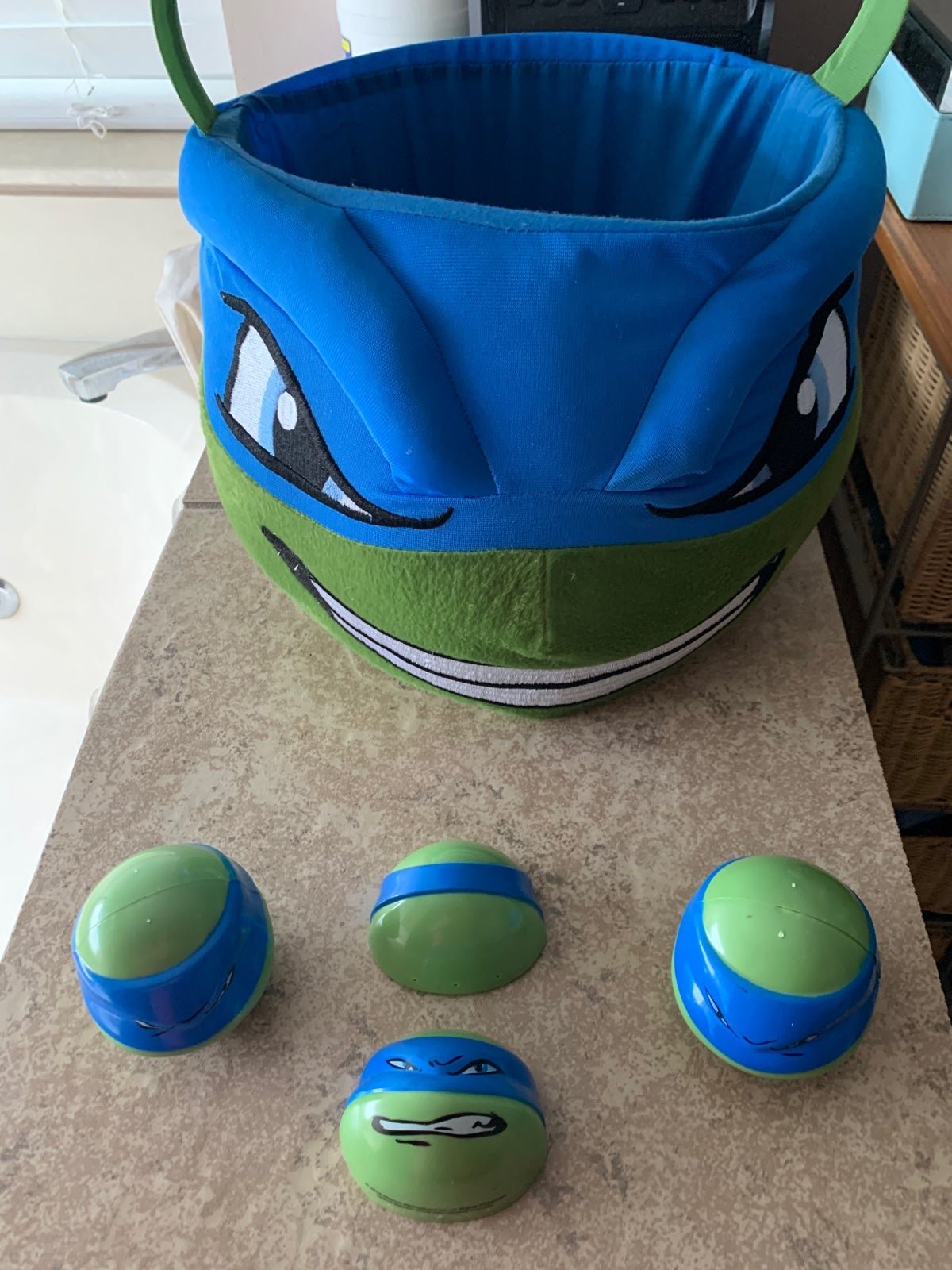 Collectible “Nickelodeon” Green & Blue Large Basket W/ (3) Hard Plastic Containe