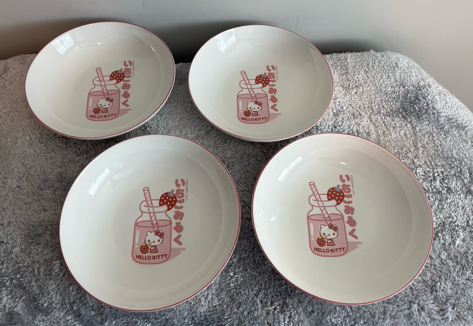 NWT Hello Kitty Set of Four Milk Bottle Ceramic Dinner Bowls