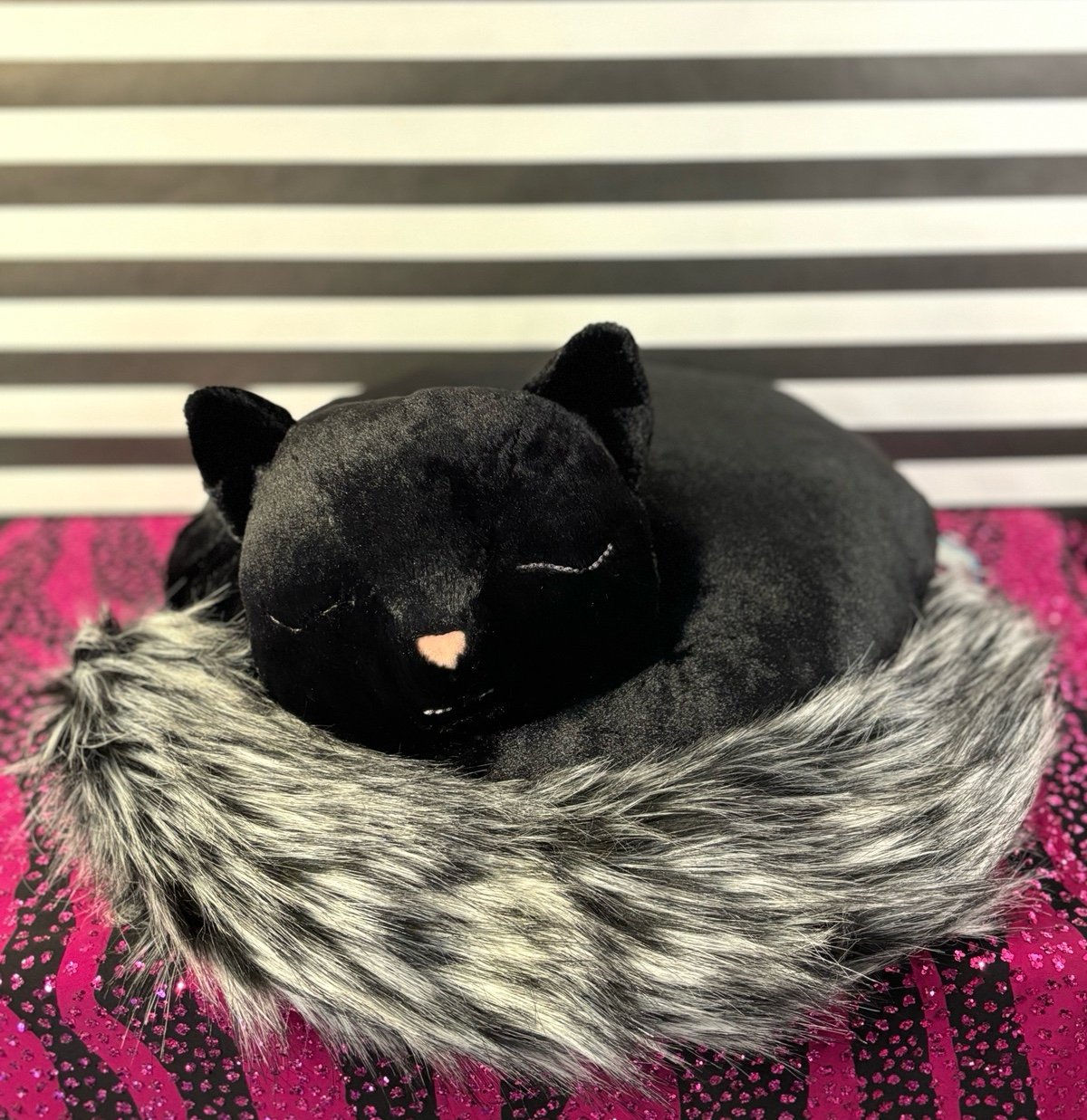 NWT Jellycat NESTIE CAT! Resting In Peace and Retired! Fast Shipping!!!
