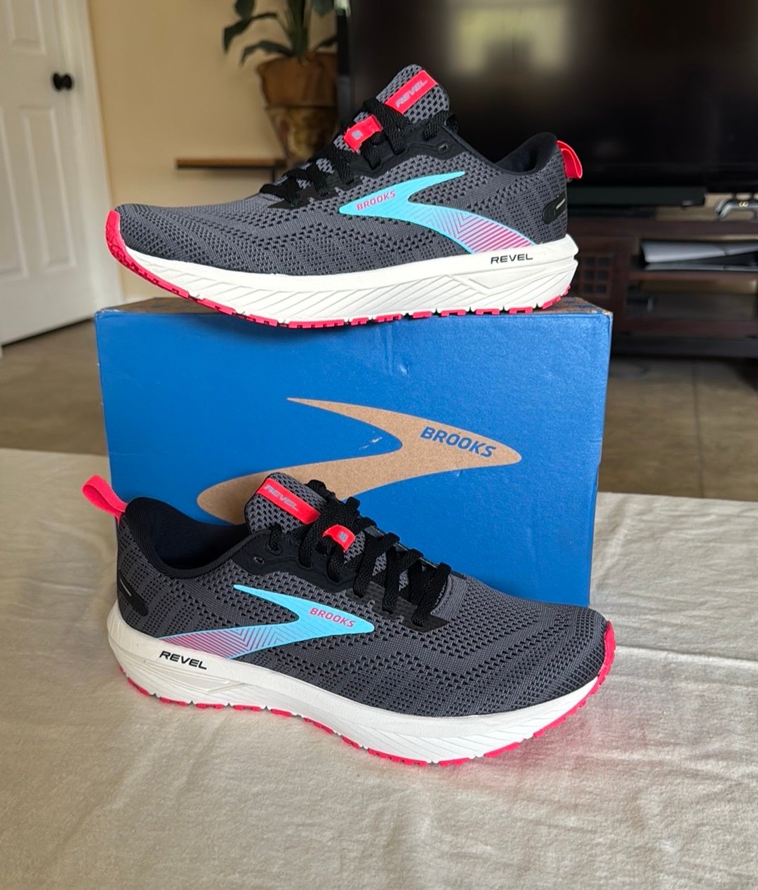 Brooks Women’s Rebel 6 Running Shoes size 10