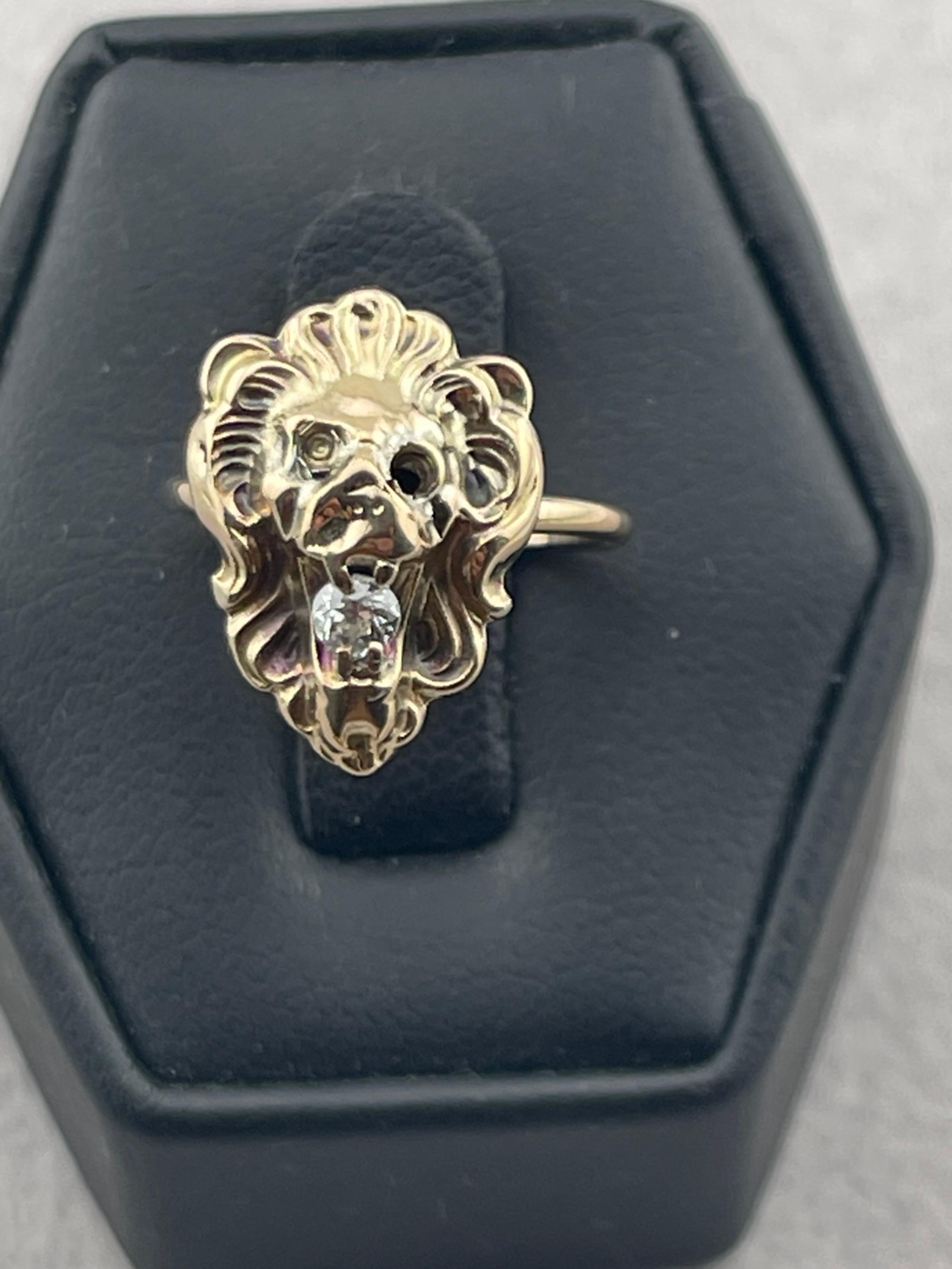 Antique 1/5 carat diamond lion head ring 14 karat yellow gold