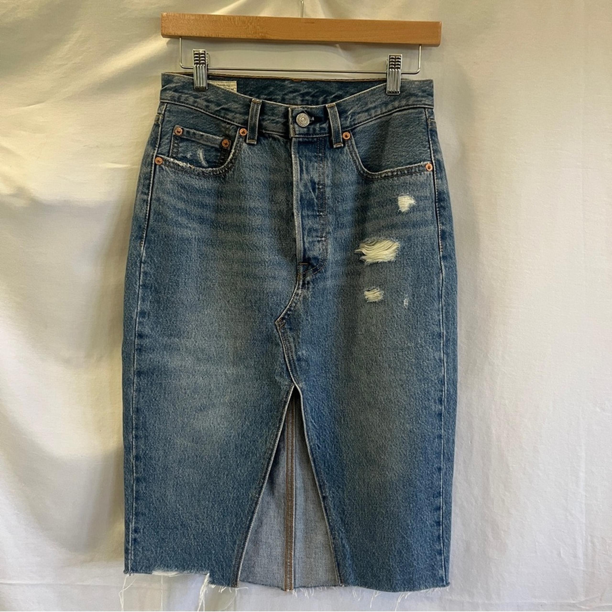 Levi's Premium Denim Jean Button Fly Midi Skirt Raw Hem Distressed Size 26 Slit