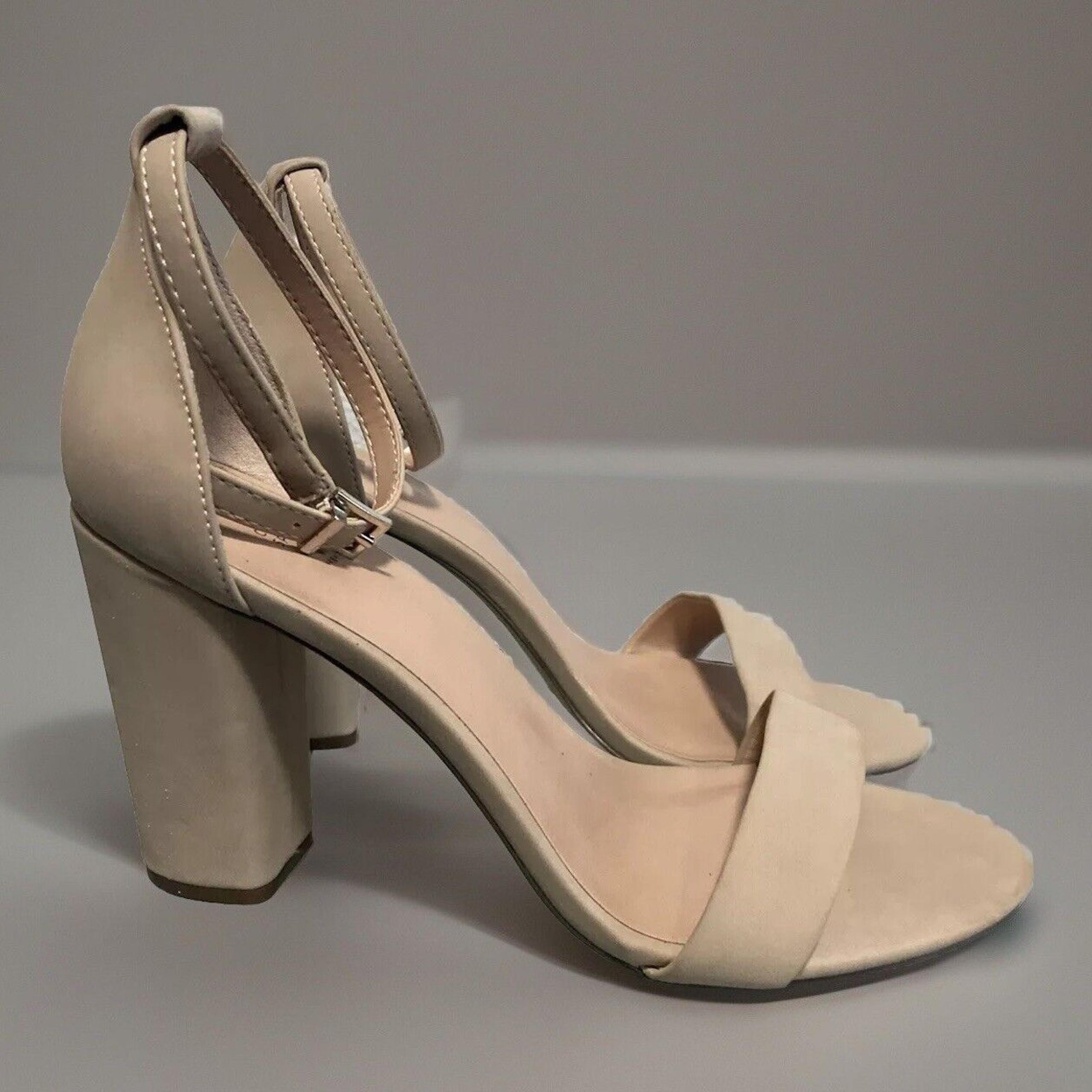 NWOT Call It Spring Womens Shoe Size 10 Cream Beige Block-Heel Sandal Strappy