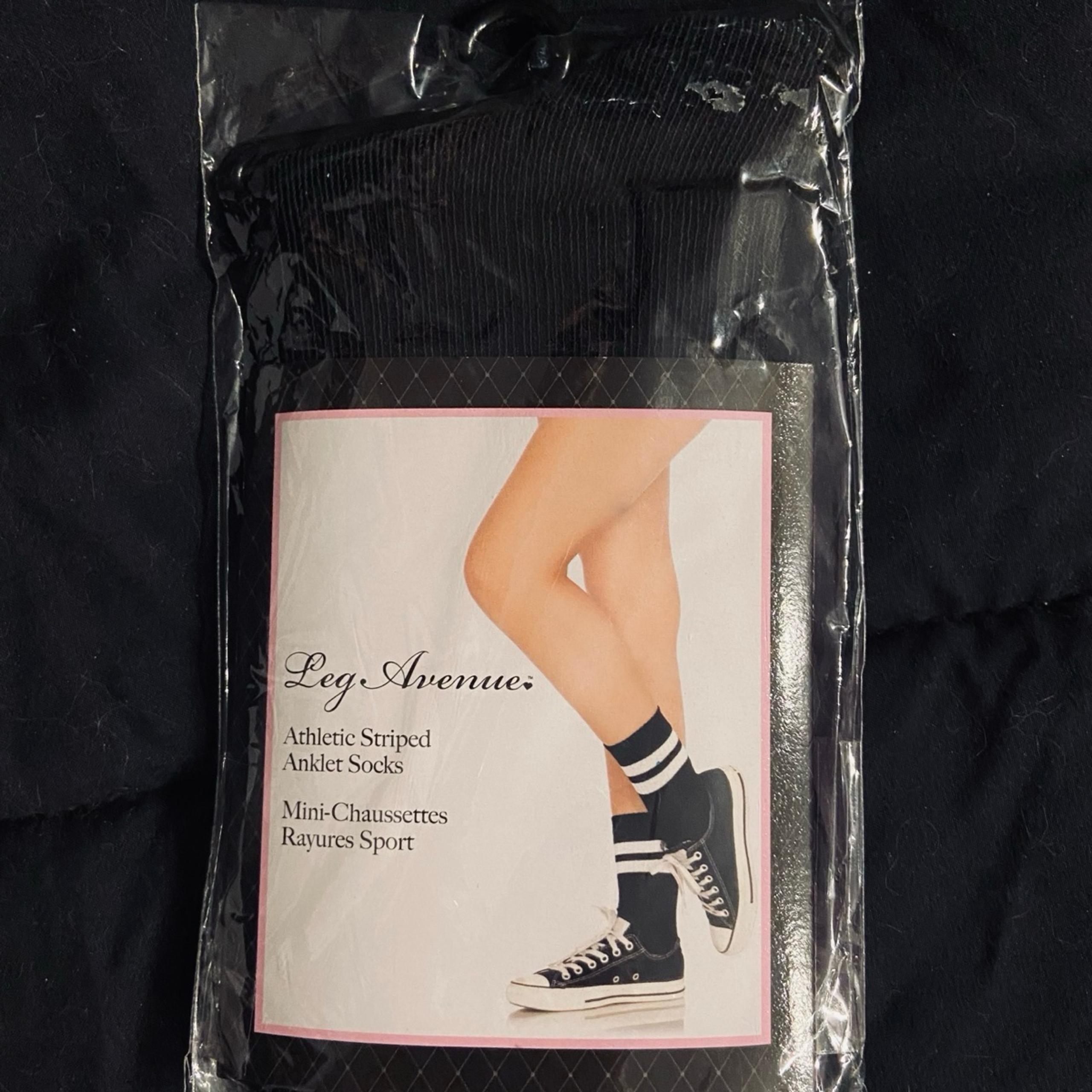 Leg Avenue Black/White Athletic Striped Anklet Socks