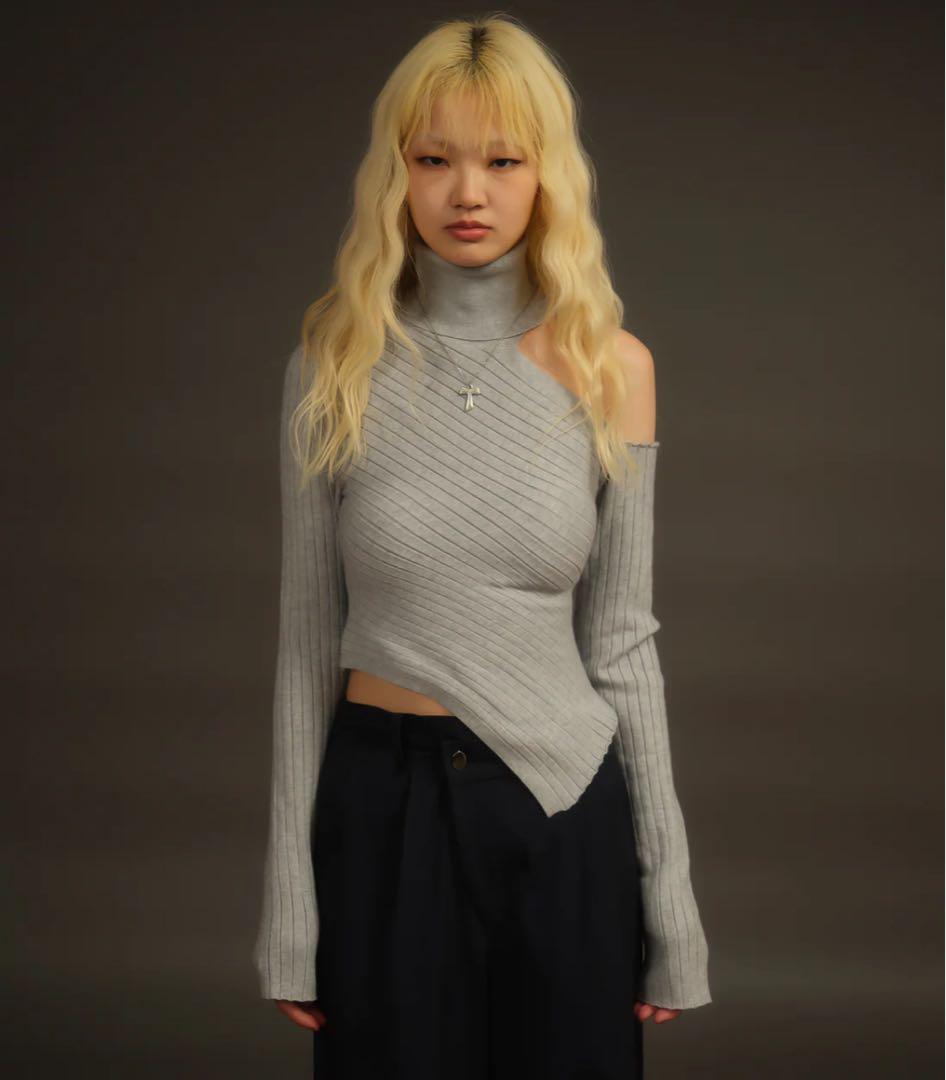 Open Shoulder Turtle Neck Knit Top