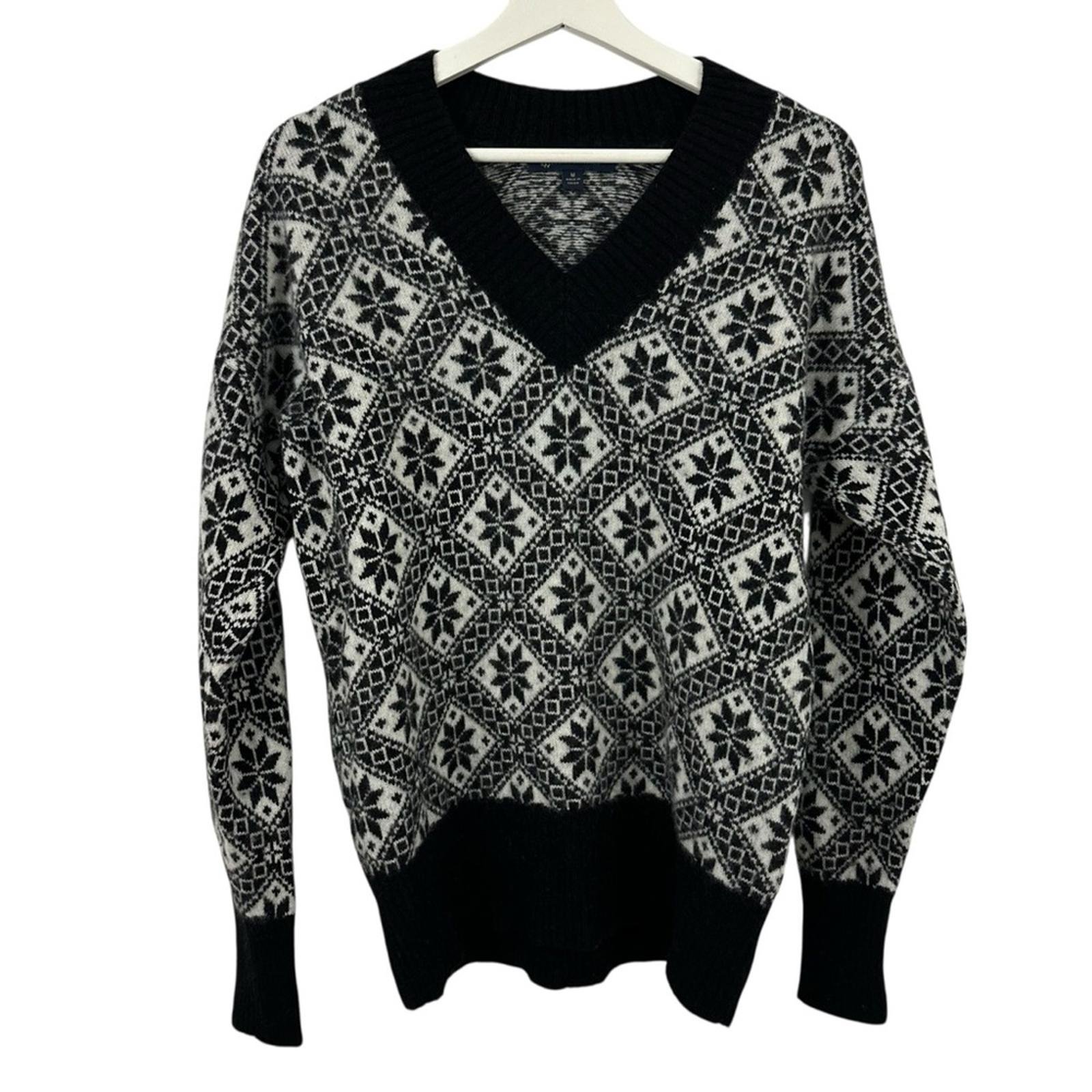 Brooks Brothers Womens Wool Blend Snowflake V Neck Sweater Size M