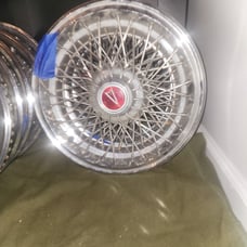 Pontiac LeMans Grand Prix Le Mans wire Hubcap spoke Wheel cover 14 red cap